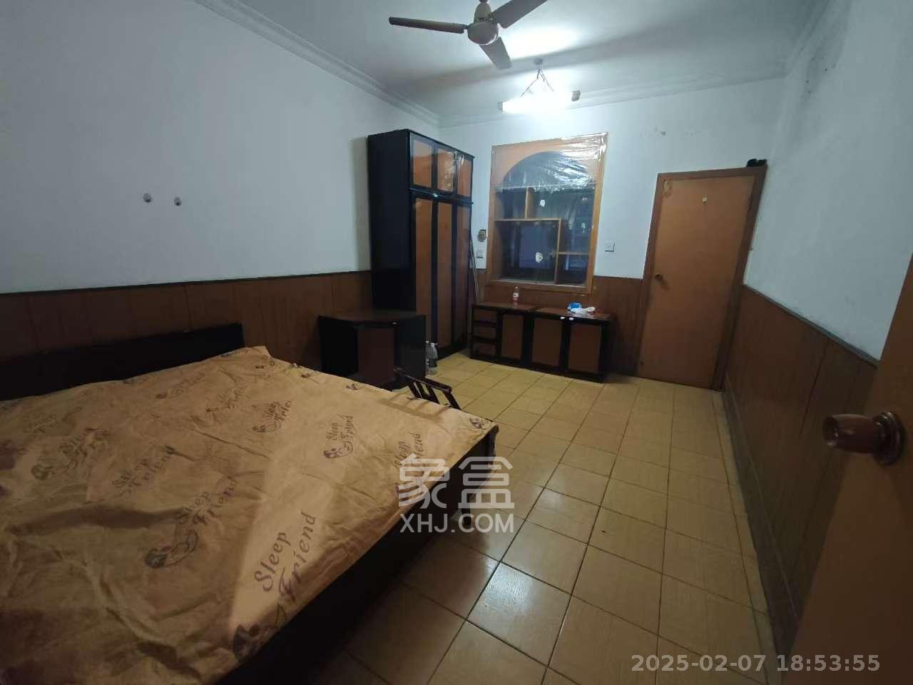 红花坡社区 2室1厅1卫 1100.0元/月 红花坡社区 2室1厅1卫 1100.0元/月室内图