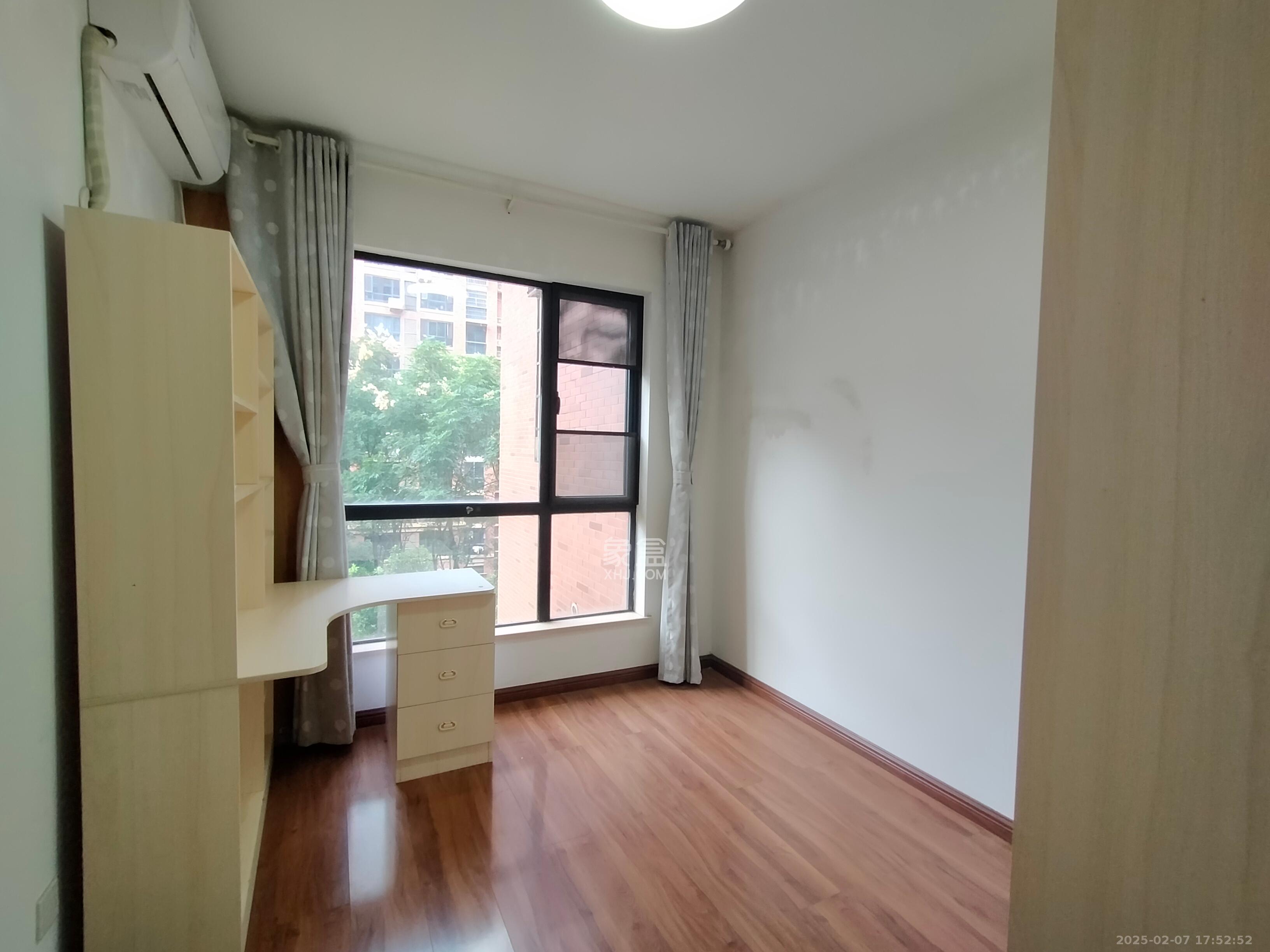 翡翠云天 4室2厅2卫 2400.0元/月 翡翠云天 4室2厅2卫 2400.0元/月室内图