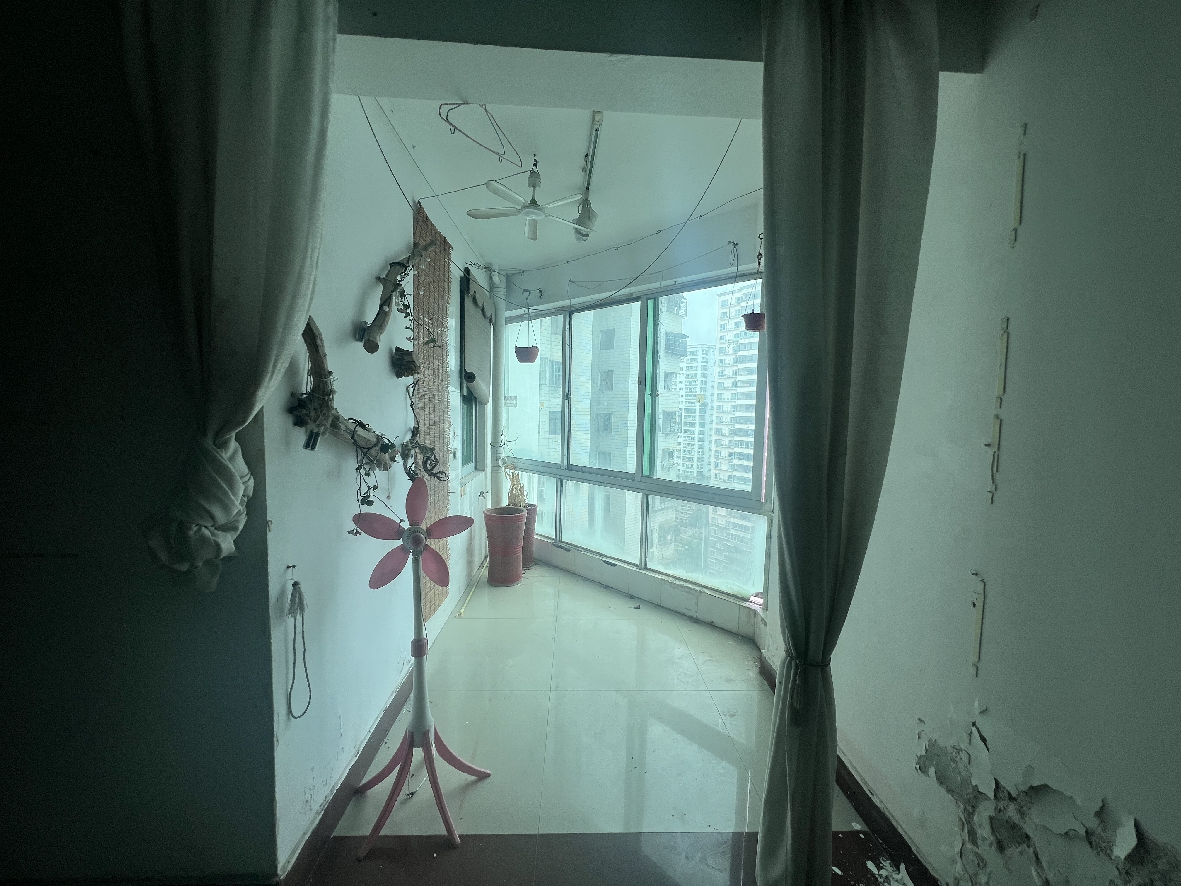 富豪大厦(富豪花园) 3室2厅1卫 125.0万 富豪大厦(富豪花园) 3室2厅1卫 125.0万客厅