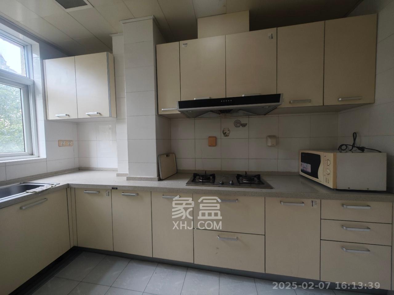 圣爵菲斯  3室2厅2卫   2200.00元/月室内图