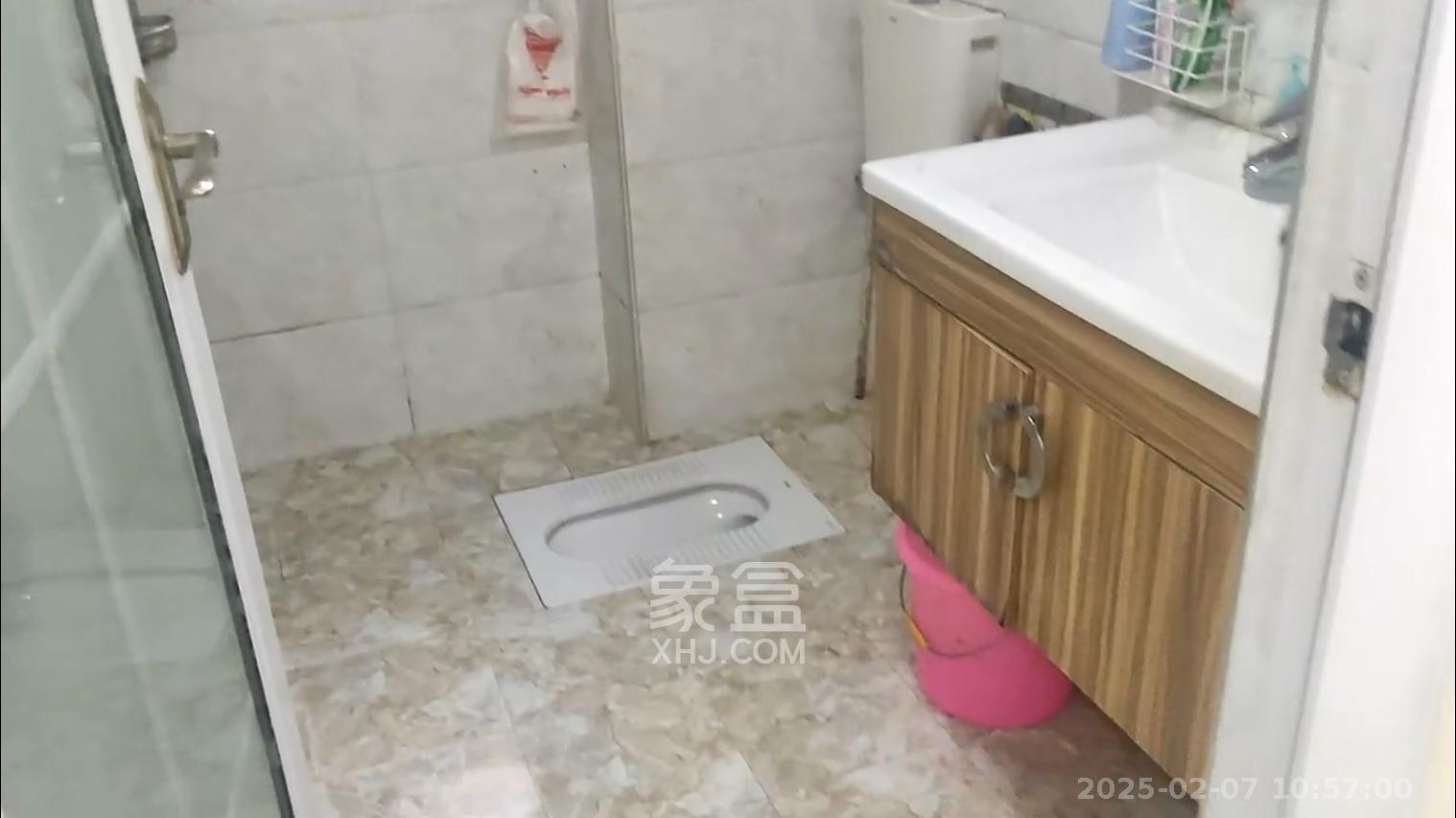 翡翠云天  3室2厅2卫   2200.00元/月室内图