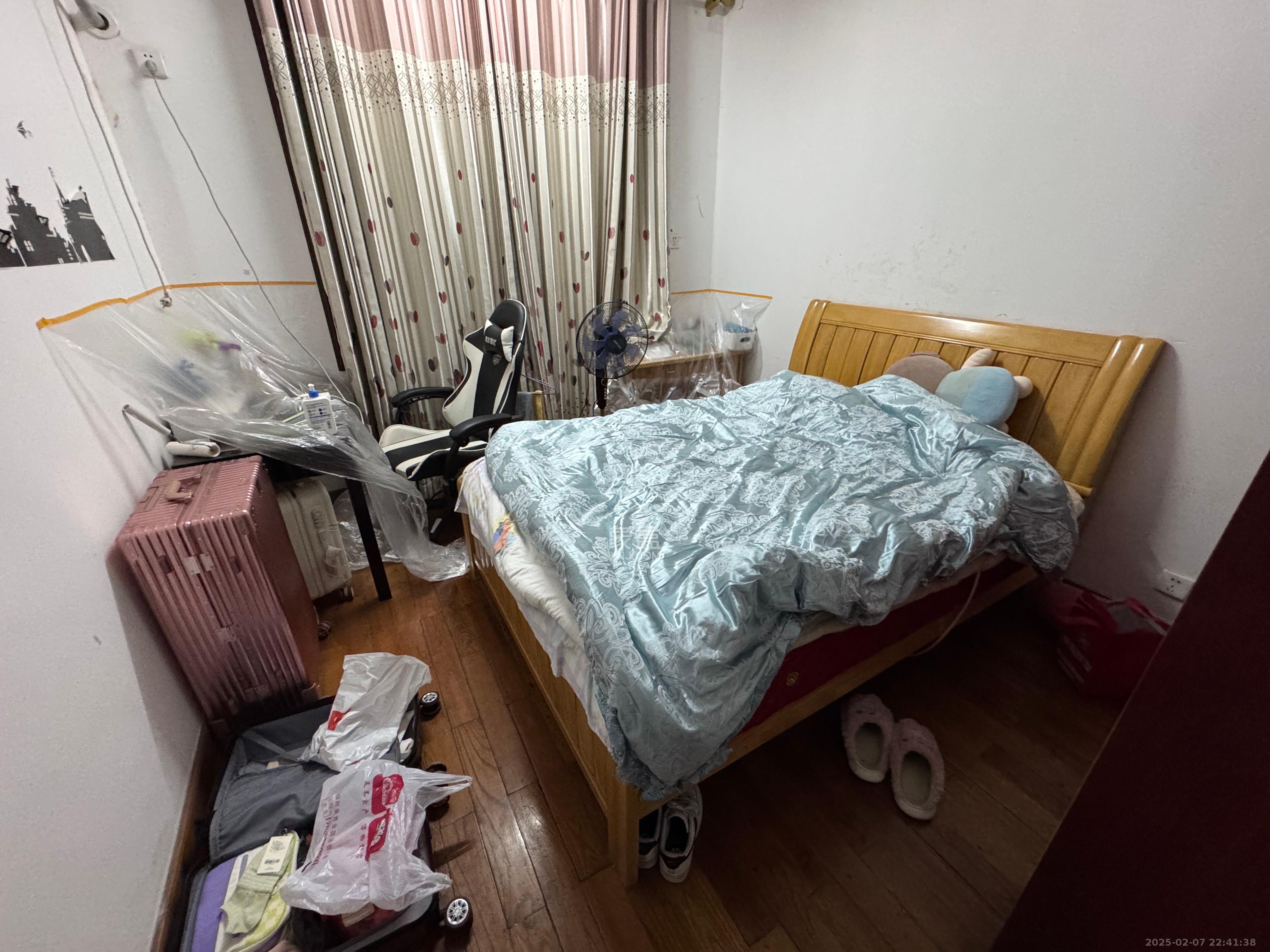 新华园  3室2厅2卫   2200.00元/月室内图