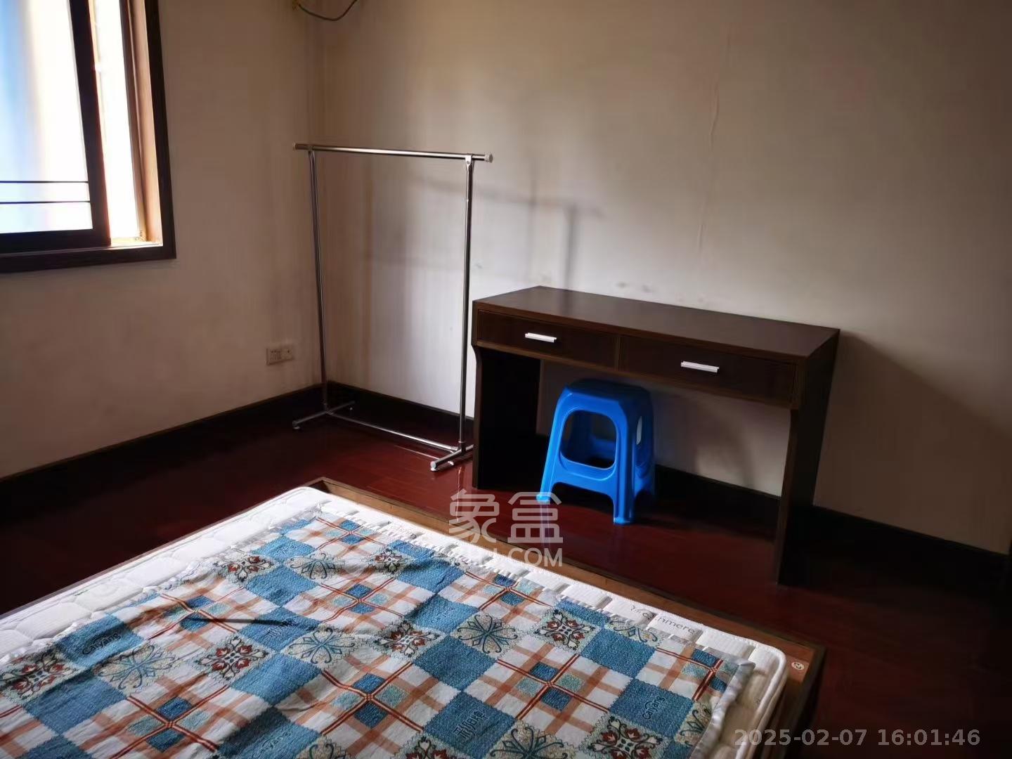 长征花园  3室2厅2卫   2800.00元/月室内图