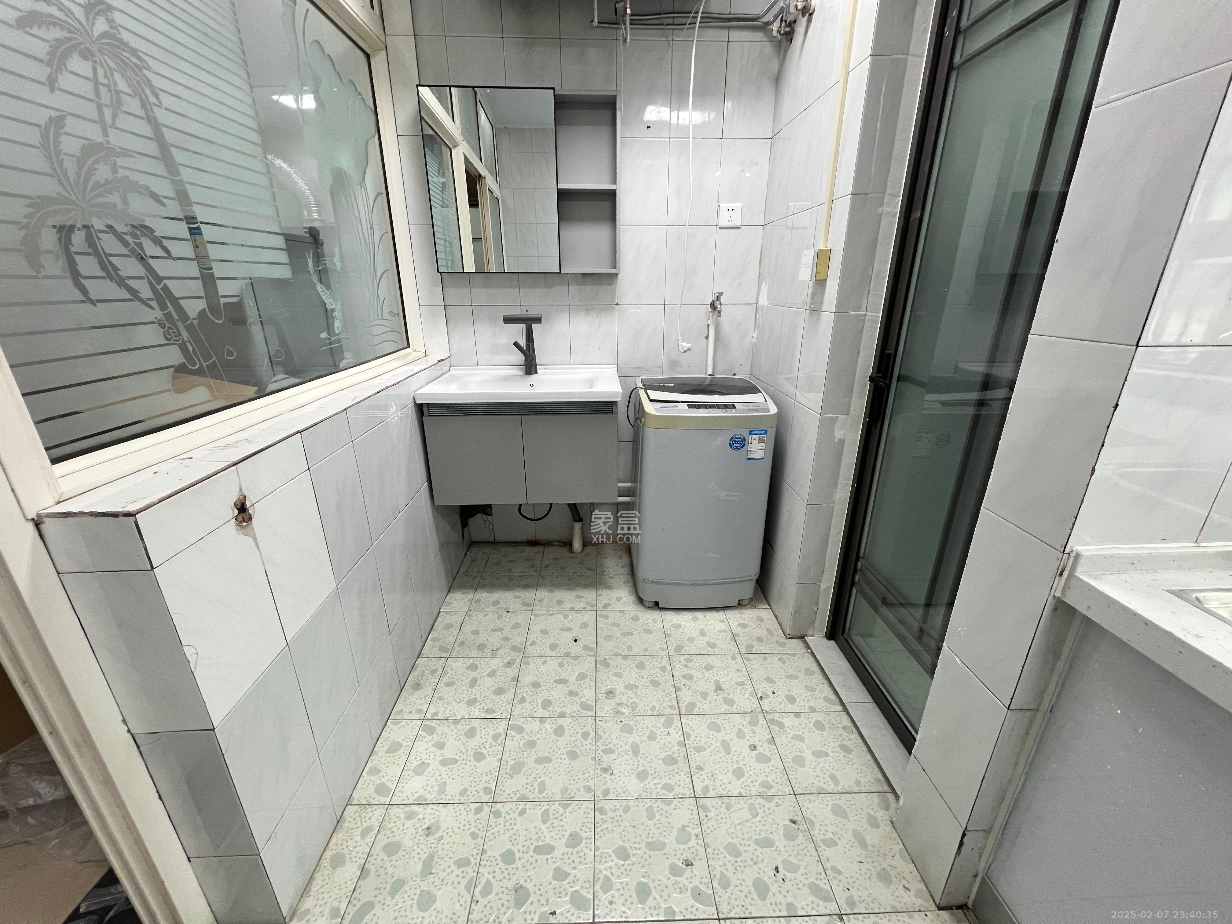 火炬村 3室2厅2卫 2200.0元/月 火炬村 3室2厅2卫 2200.0元/月室内图