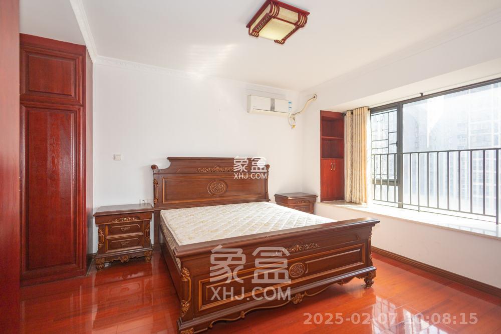 华润凤凰城二期  5室2厅2卫    3200.0元/月 华润凤凰城二期  5室2厅2卫    3200.0元/月室内图