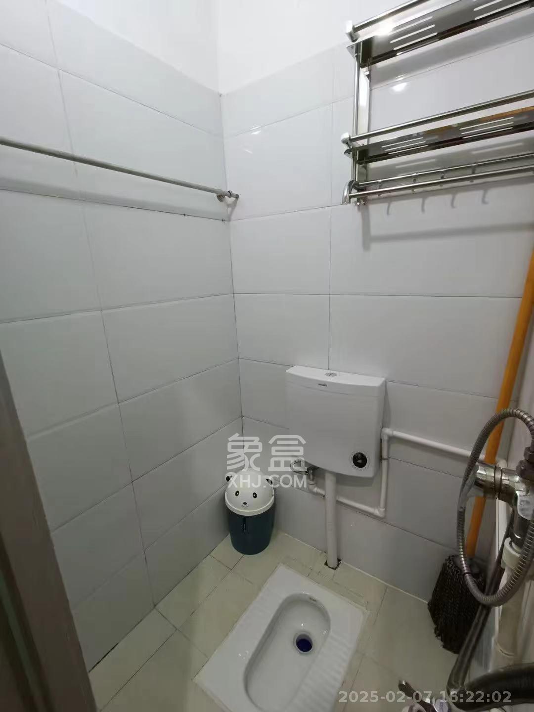 军属新村  1室0厅1卫   1200.00元/月
