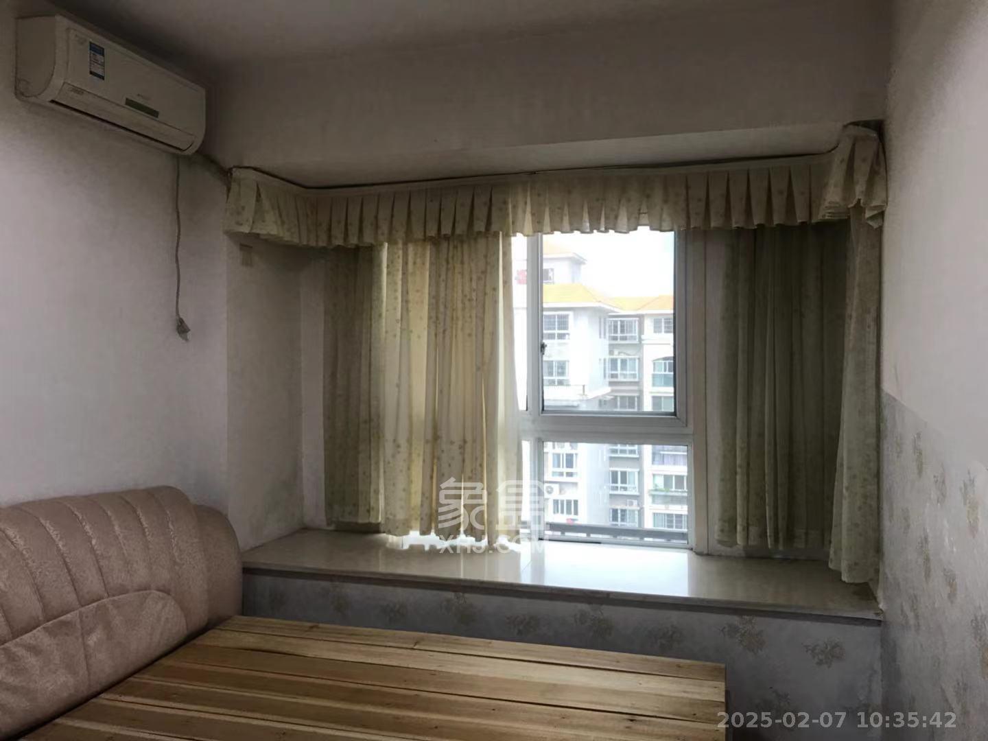 嘉盛华庭(一期、二期、三期) 3室2厅1卫 2000.0元/月 嘉盛华庭(一期、二期、三期) 3室2厅1卫 2000.0元/月室内图