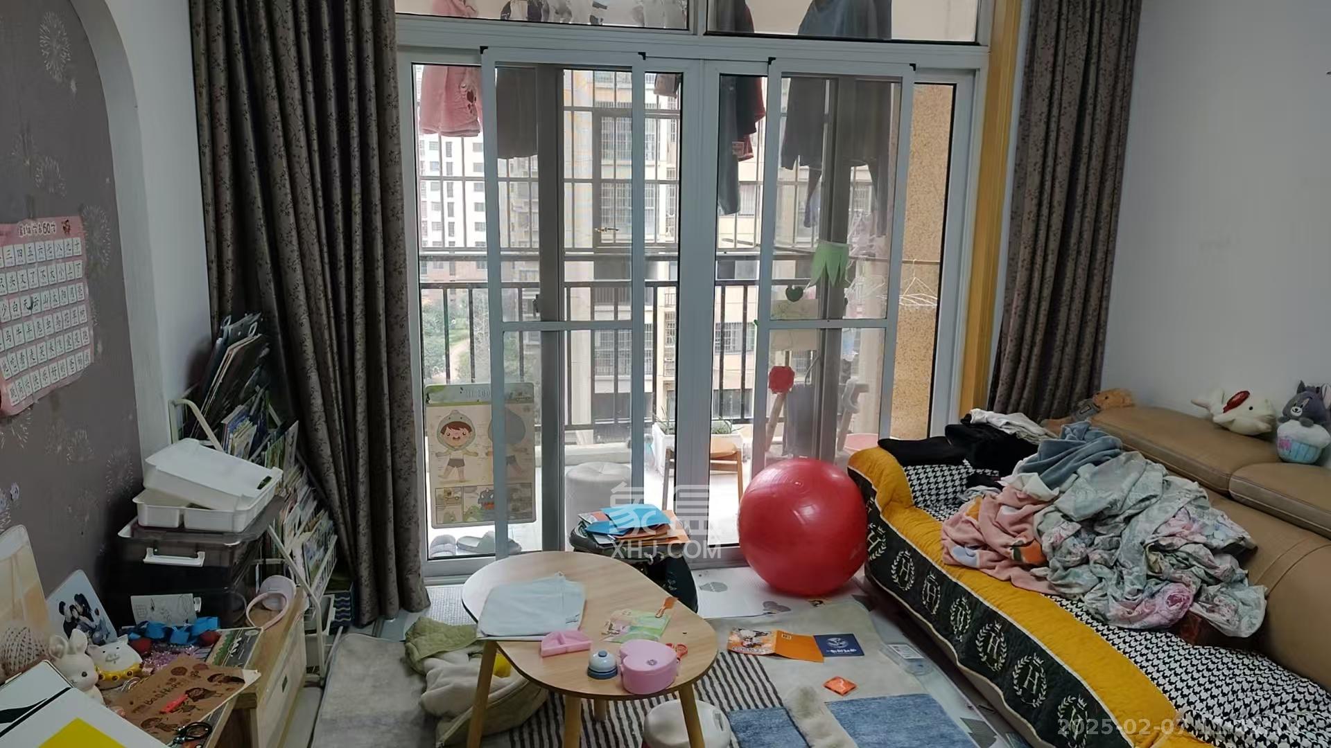 鑫天格林香山  3室2厅1卫    1600.0元/月 鑫天格林香山  3室2厅1卫    1600.0元/月室内图