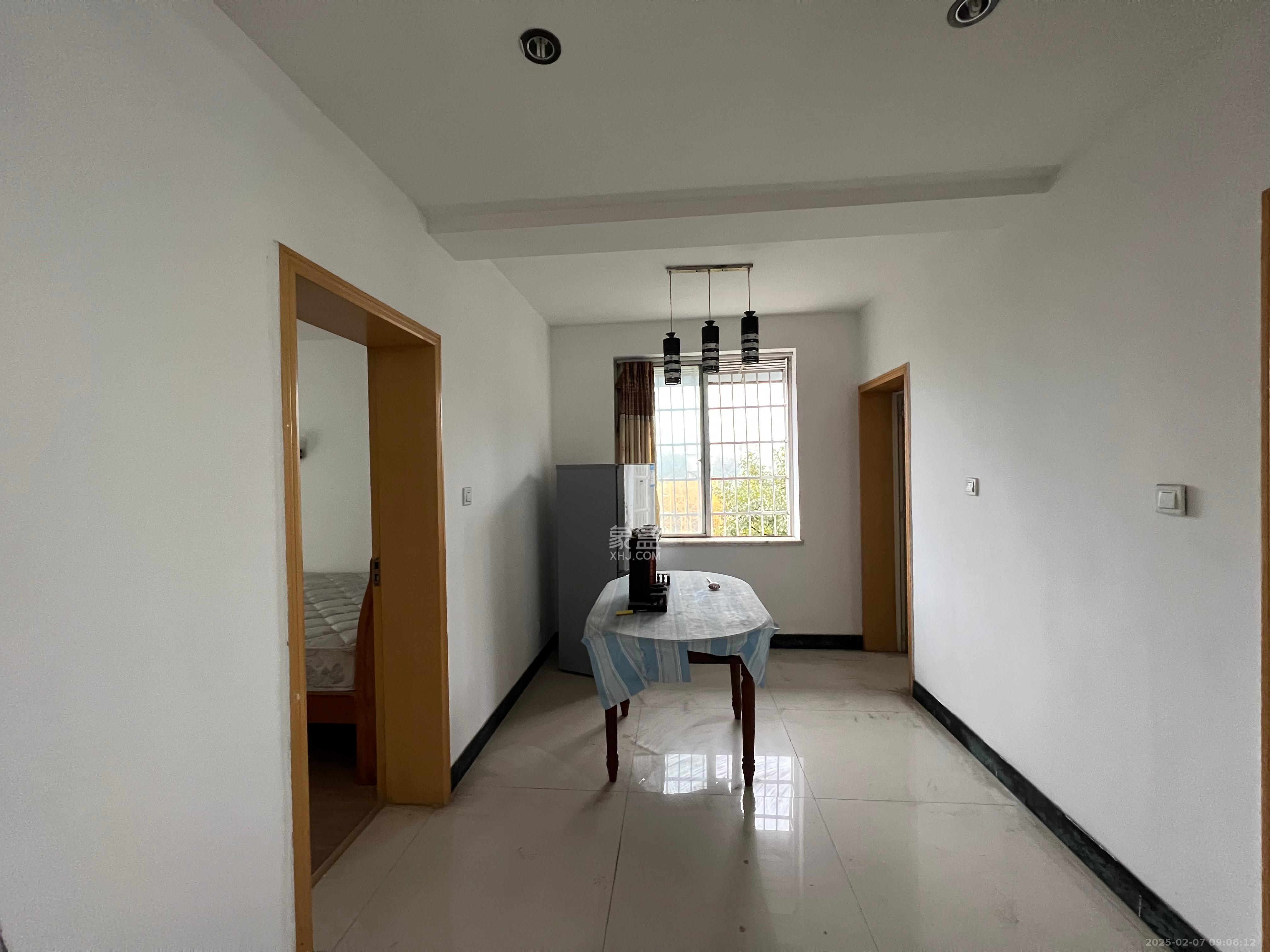 景湾小区(井湾小区) 3室1厅1卫 1800.0元/月 景湾小区(井湾小区) 3室1厅1卫 1800.0元/月室内图