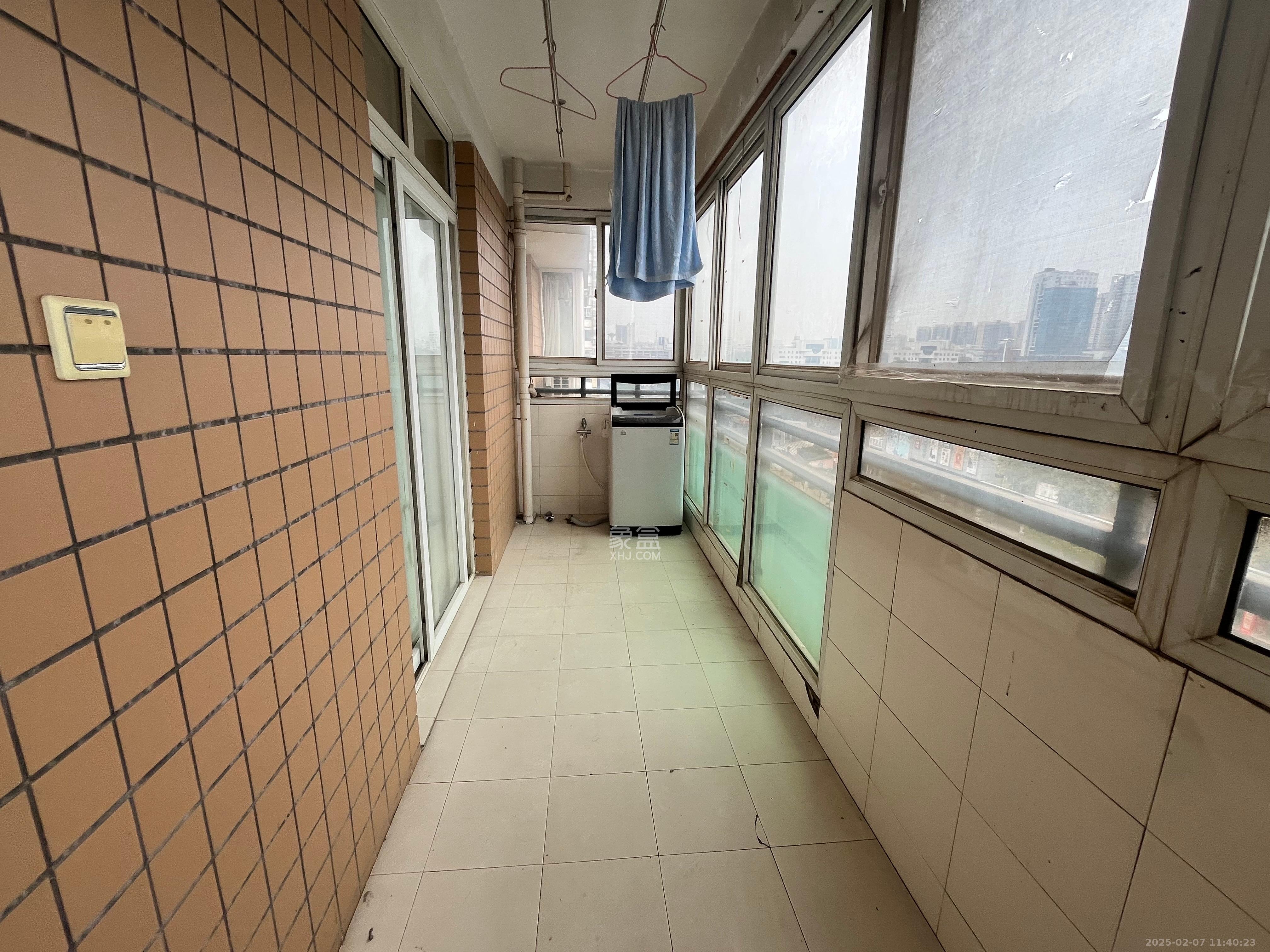 晶华美地  4室2厅2卫   2700.00元/月室内图