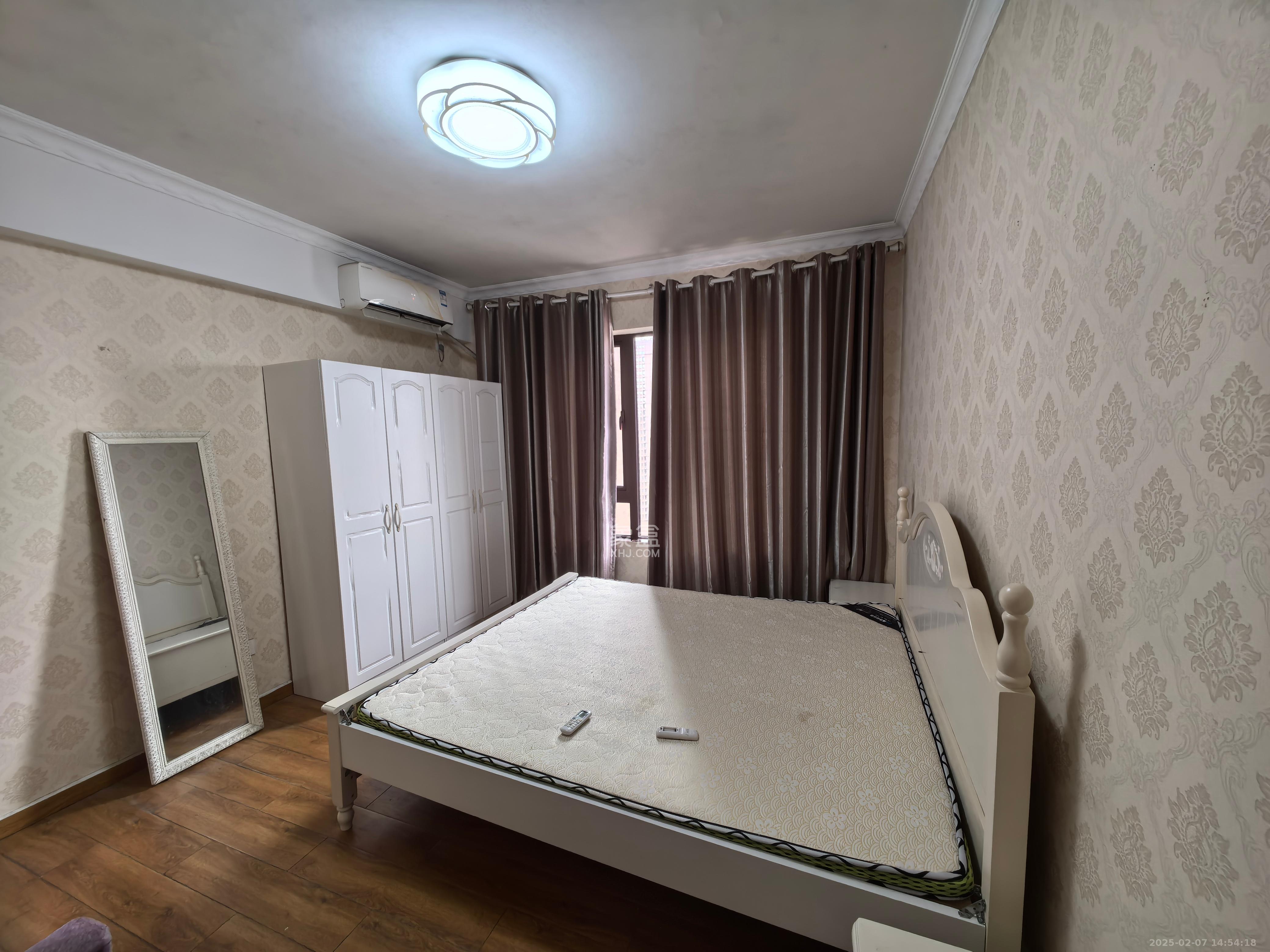 华润五彩城 3室2厅2卫 2200.0元/月 华润五彩城 3室2厅2卫 2200.0元/月室内图