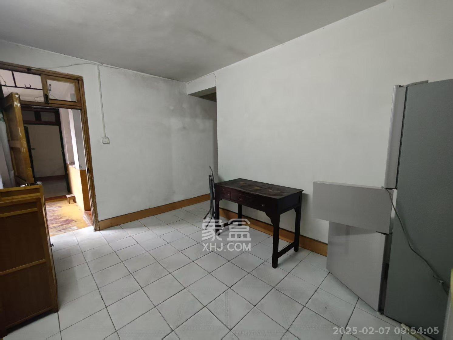 向东南社区 3室1厅1卫 1300.0元/月 向东南社区 3室1厅1卫 1300.0元/月室内图