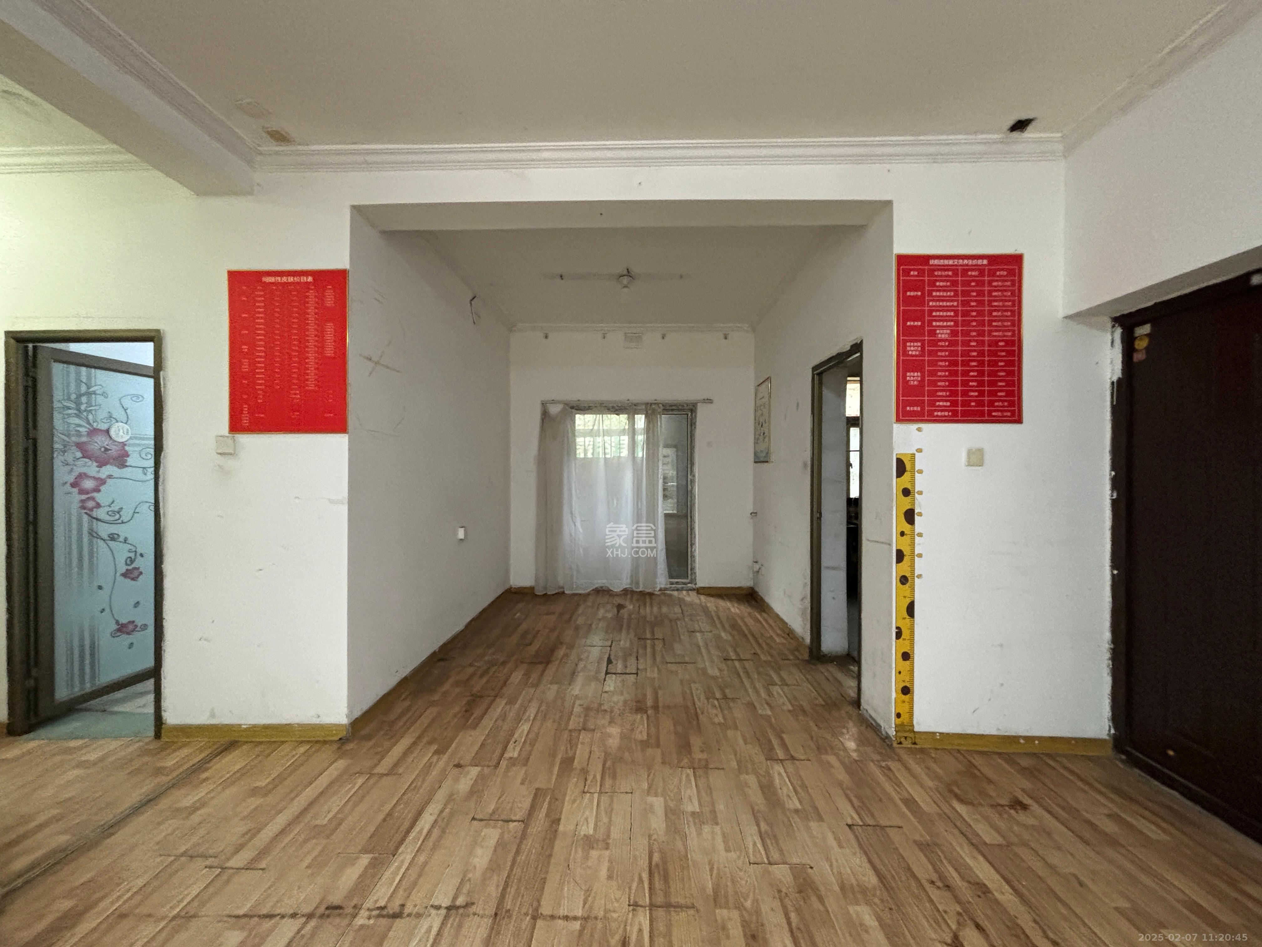 山水湾  3室2厅1卫    1600.0元/月室内图