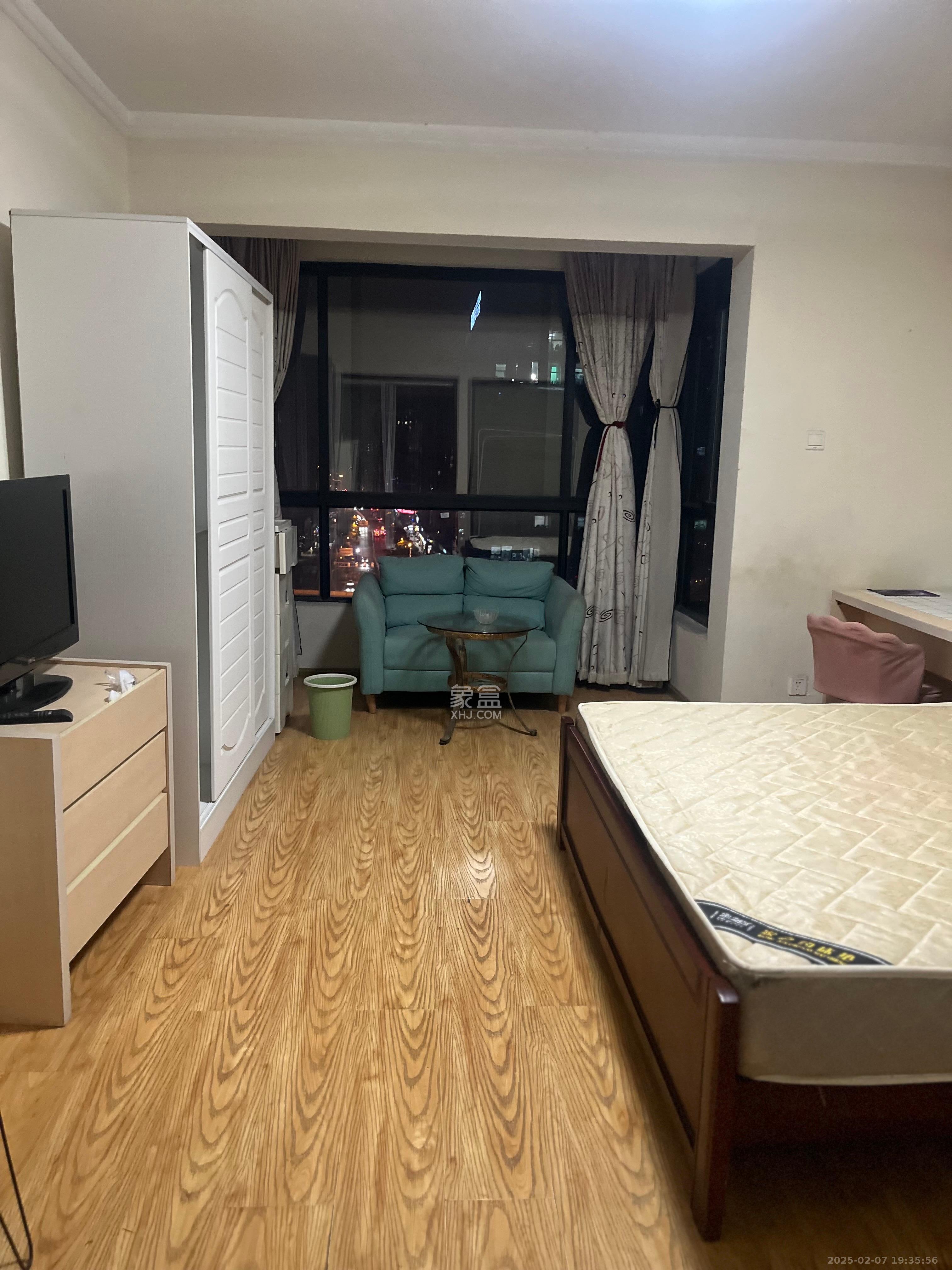 标志商务中心  1室1厅1卫   1200.00元/月
