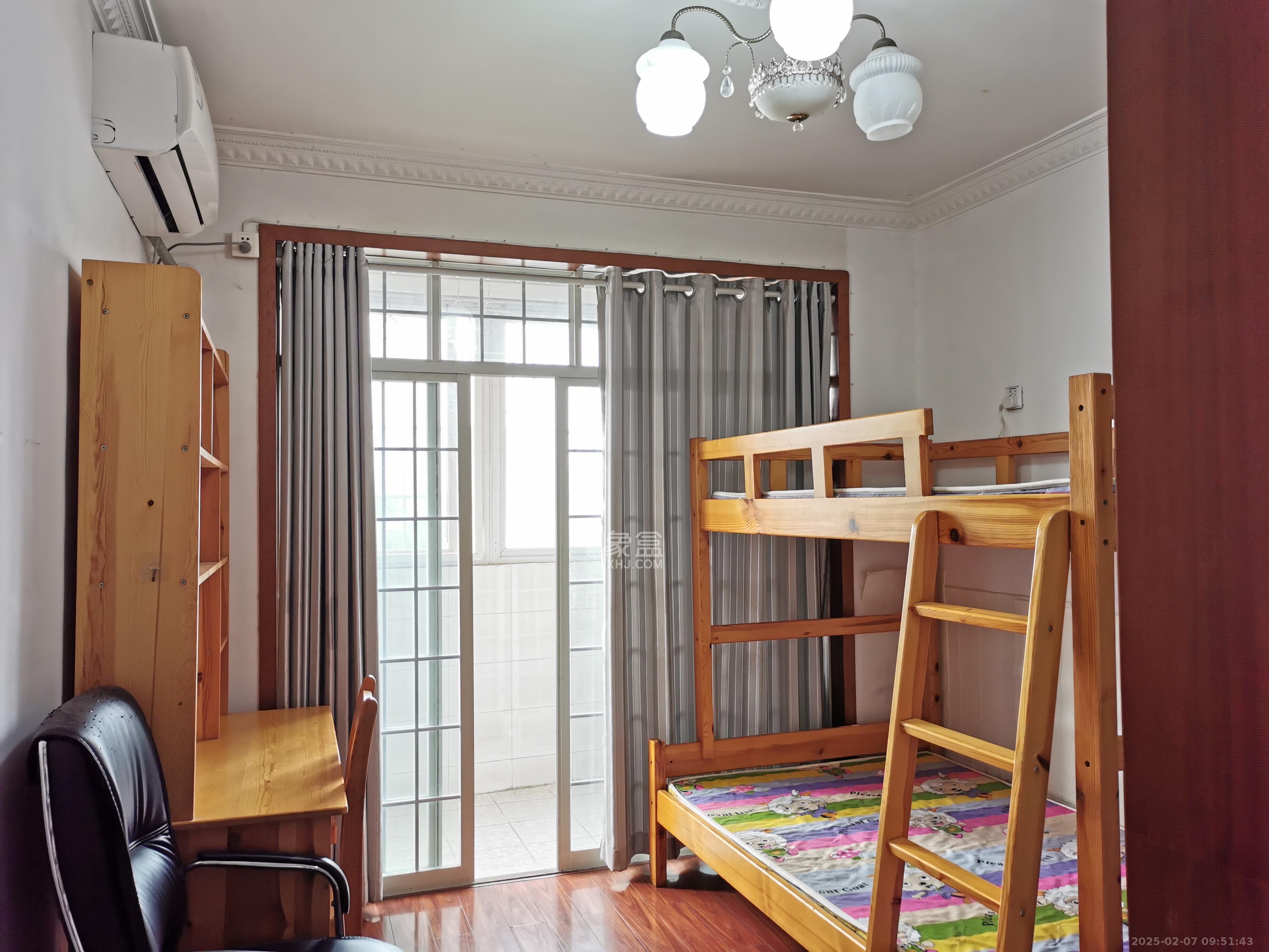 陡岭社区  2室1厅1卫    2000.0元/月 陡岭社区  2室1厅1卫    2000.0元/月室内图