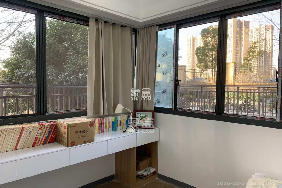 奥克斯滨仕花园(奥克斯洋湖广场/奥克斯中心) 3室2厅1卫 3800.0元/月 奥克斯滨仕花园(奥克斯洋湖广场/奥克斯中心) 3室2厅1卫 3800.0元/月室内图