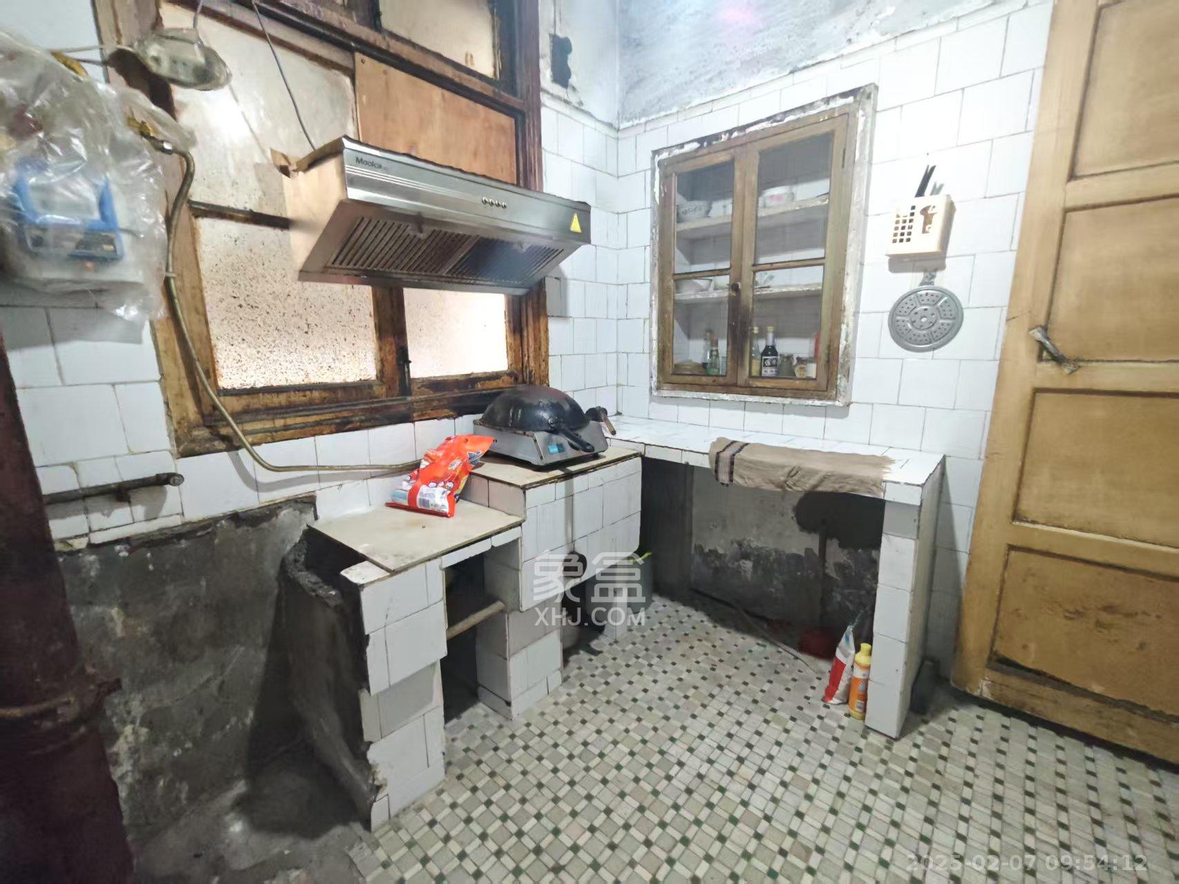 向东南社区 3室1厅1卫 1300.0元/月 向东南社区 3室1厅1卫 1300.0元/月室内图