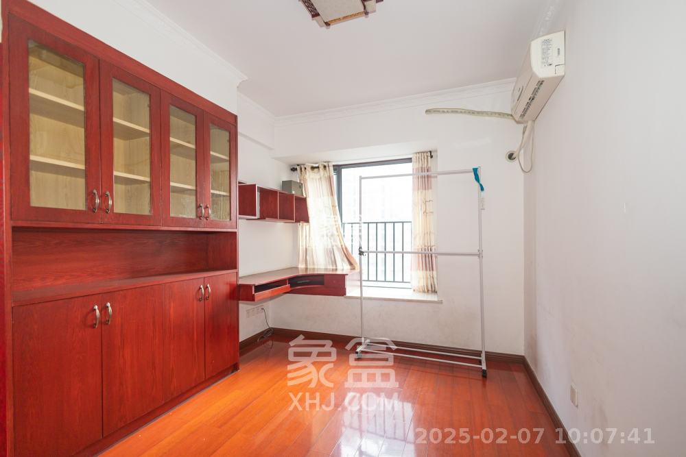 华润凤凰城二期  5室2厅2卫    3200.0元/月 华润凤凰城二期  5室2厅2卫    3200.0元/月室内图