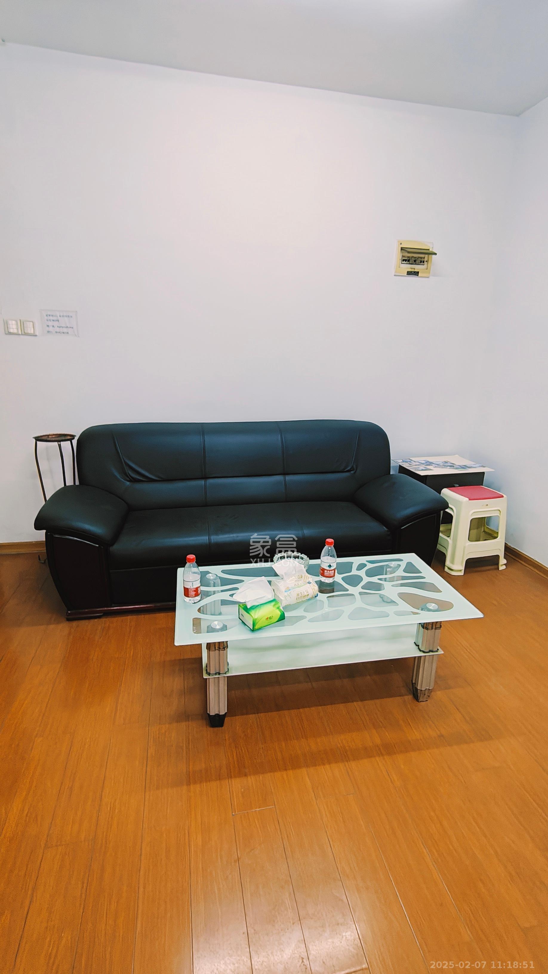 建鸿达现代公寓  1室1厅1卫    2200.0元/月 建鸿达现代公寓  1室1厅1卫    2200.0元/月室内图