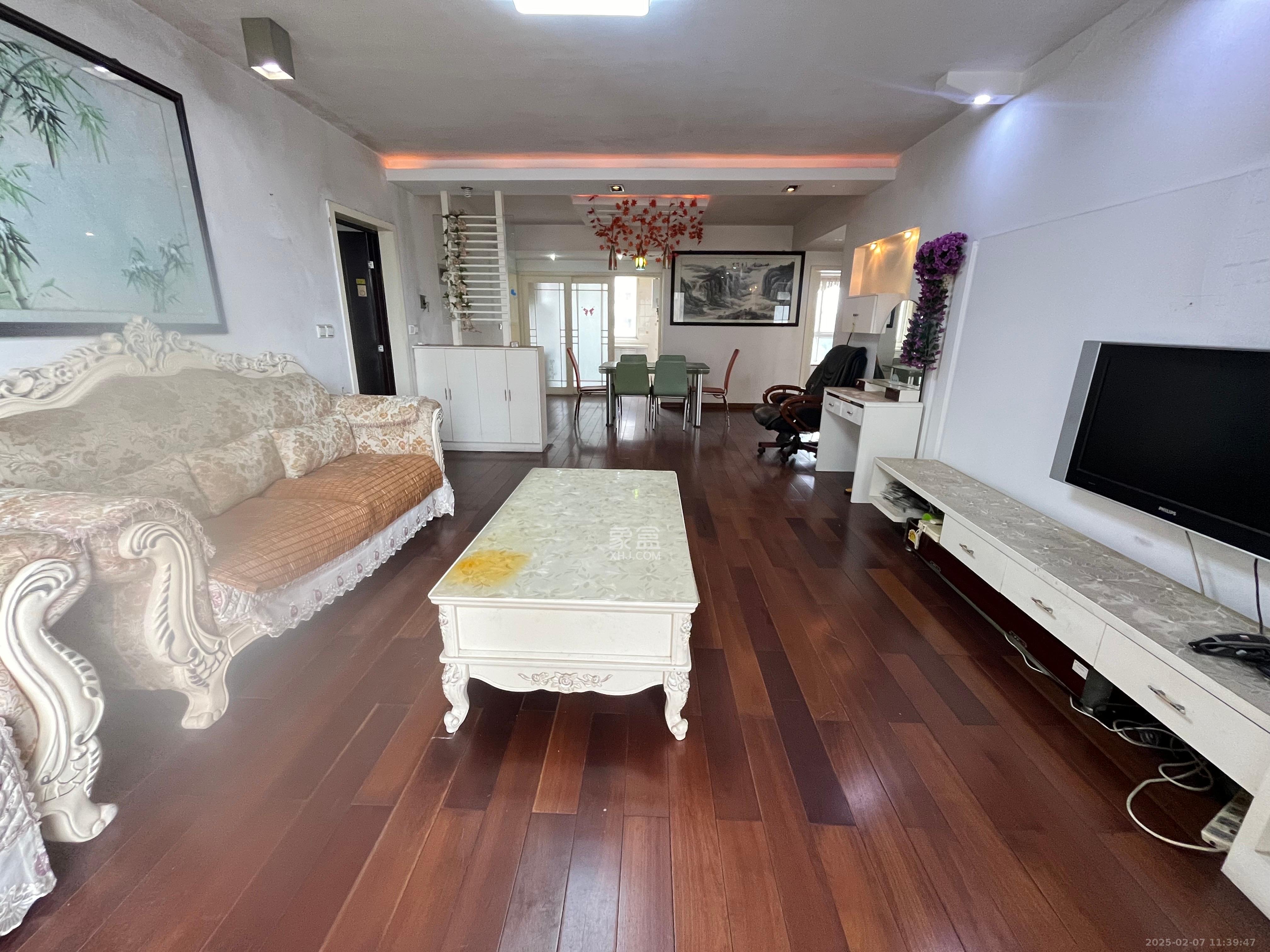 晶华美地  4室2厅2卫    2700.0元/月 晶华美地  4室2厅2卫    2700.0元/月