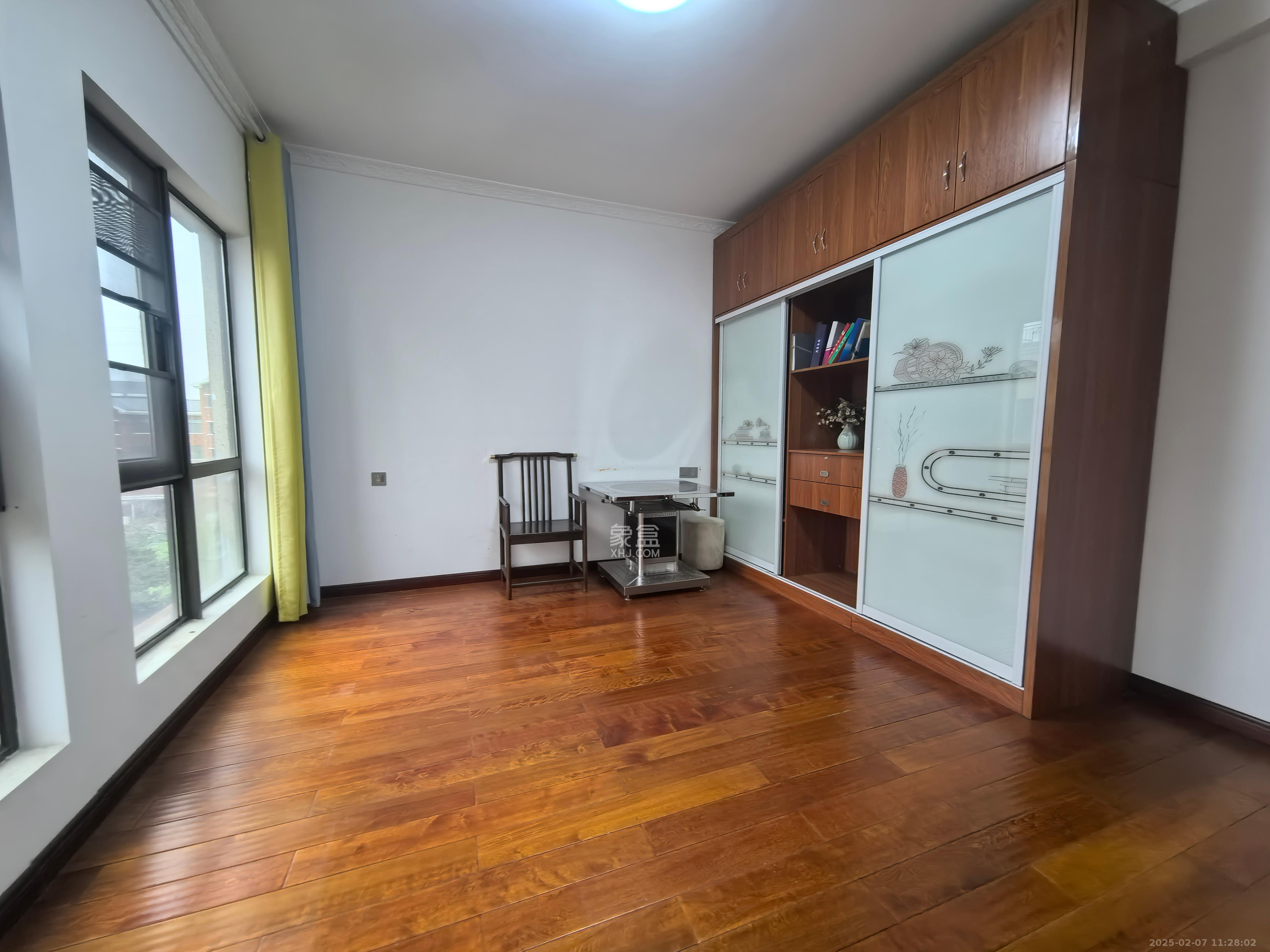 奥克斯缔壹城 5室2厅1卫 3000.0元/月 奥克斯缔壹城 5室2厅1卫 3000.0元/月室内图