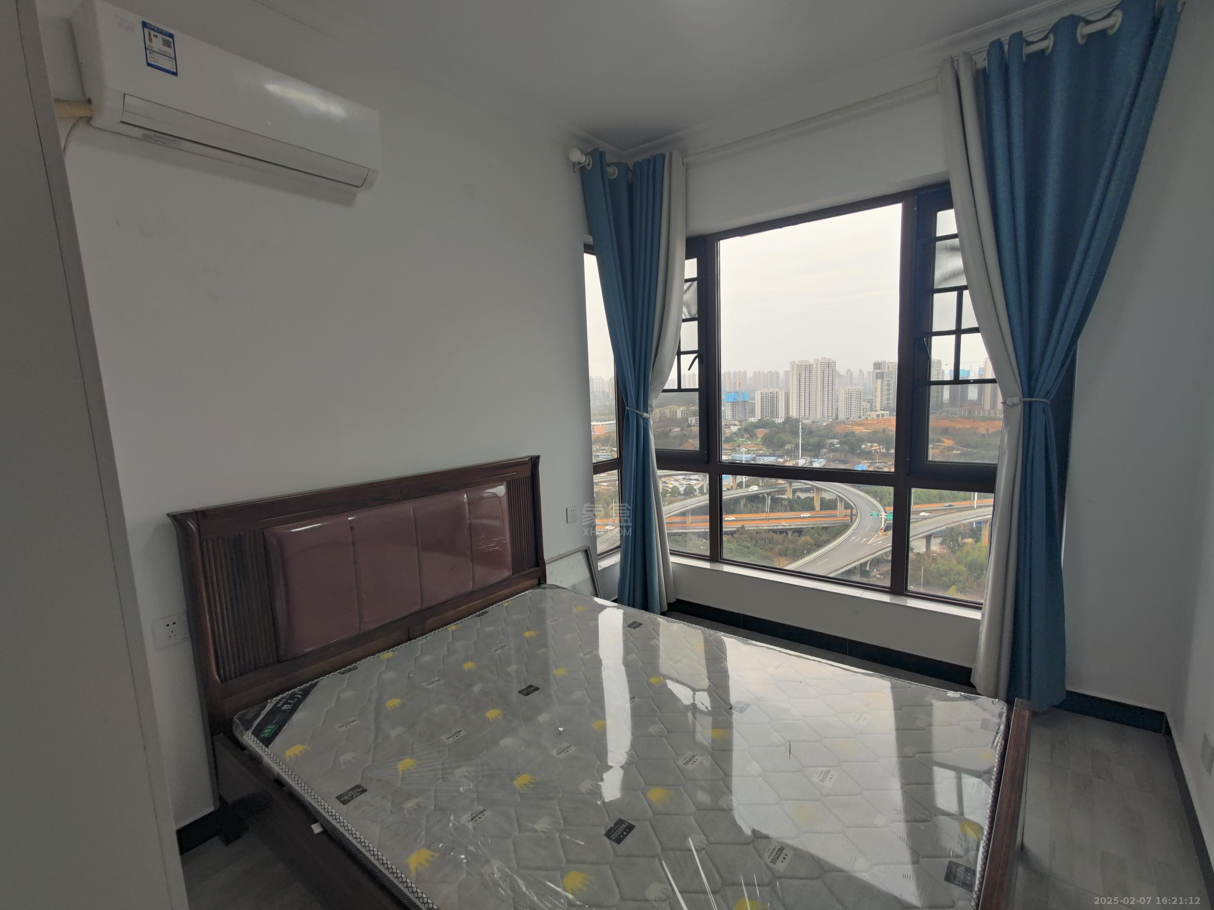 金轮津桥华府 3室2厅1卫 2200.0元/月 金轮津桥华府 3室2厅1卫 2200.0元/月室内图