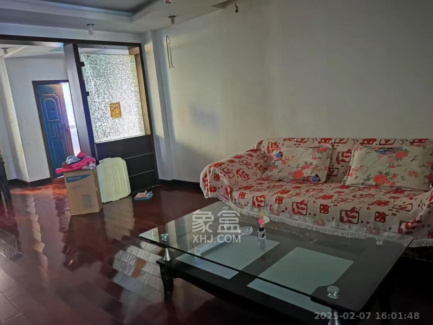 长征花园  3室2厅2卫   2800.00元/月室内图