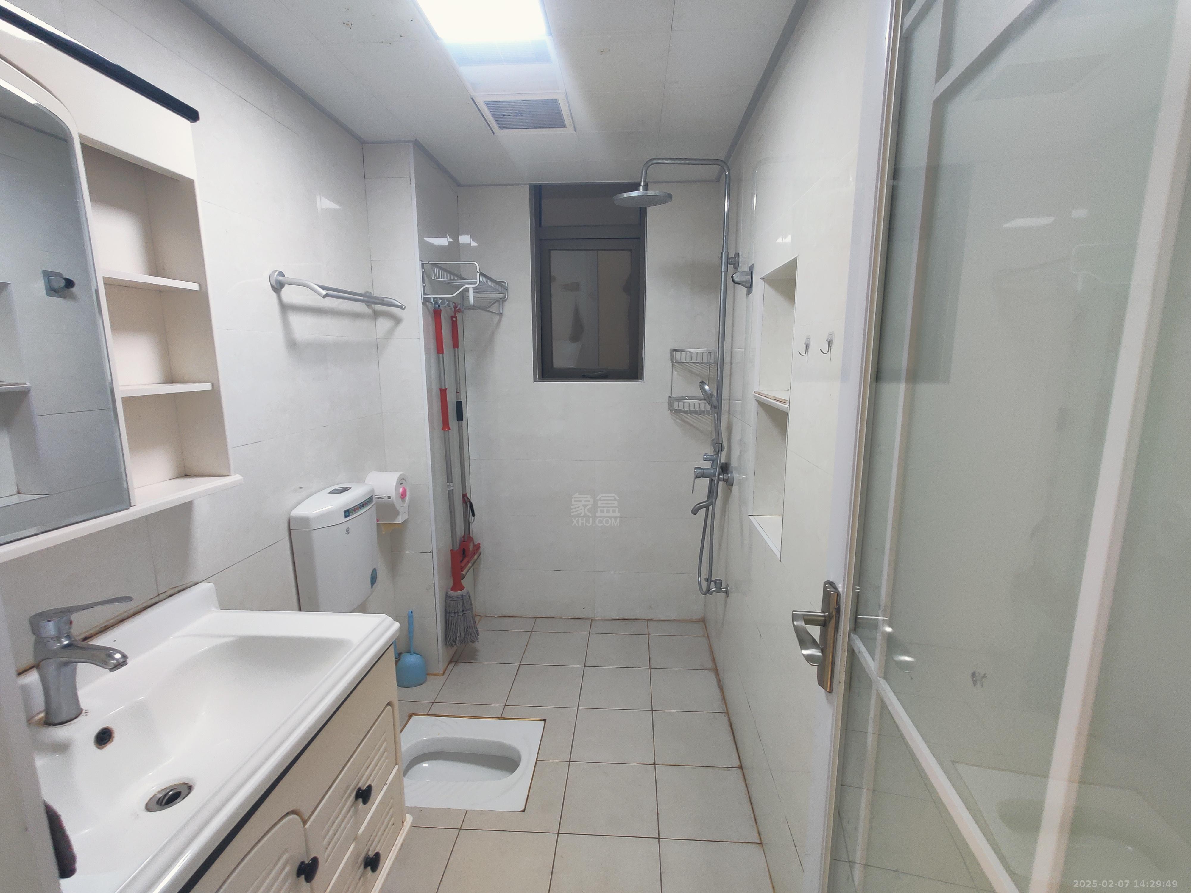 奥园广场 3室2厅2卫 2300.0元/月 奥园广场 3室2厅2卫 2300.0元/月室内图