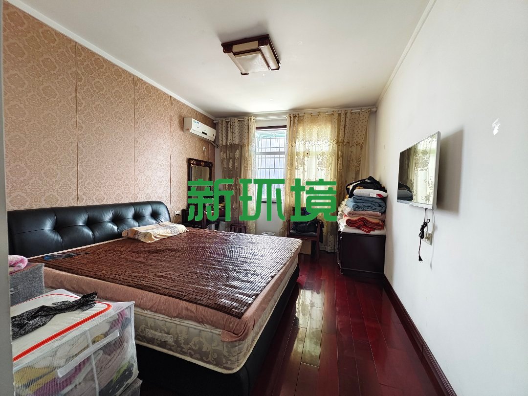 宏力大厦（宏历商业广场）  4室2厅2卫   88.00万客厅