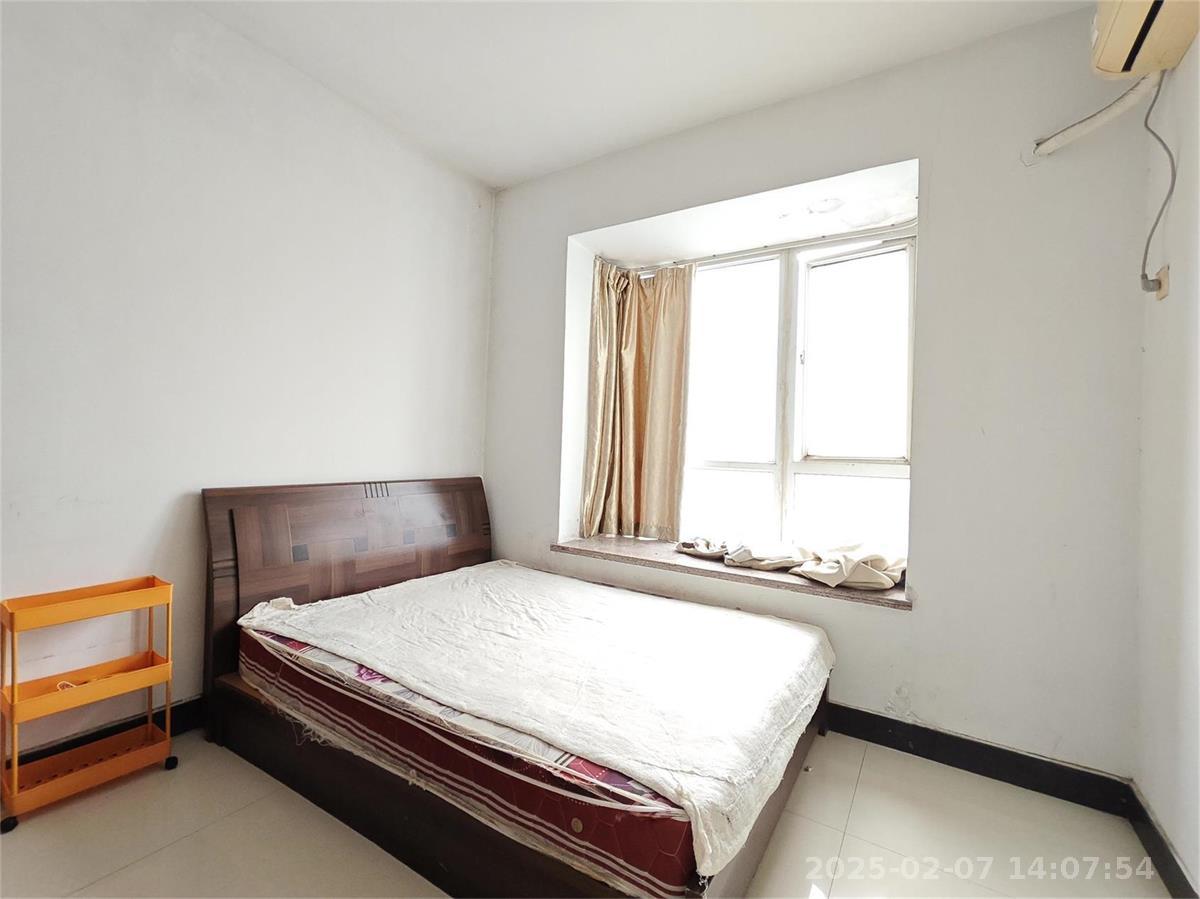 生活艺术城  3室2厅2卫    2400.0元/月 生活艺术城  3室2厅2卫    2400.0元/月