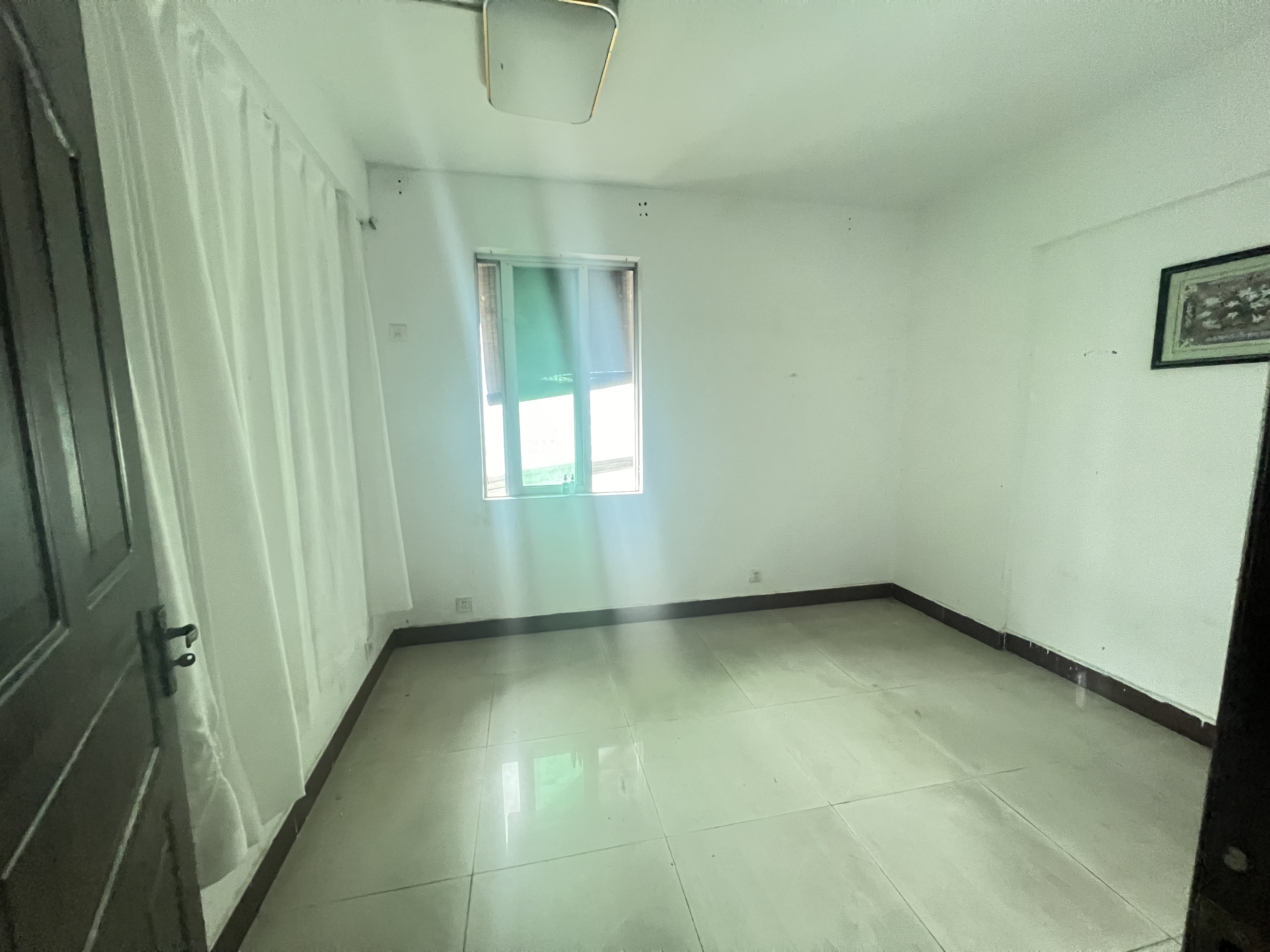 富豪大厦(富豪花园) 3室2厅1卫 125.0万 富豪大厦(富豪花园) 3室2厅1卫 125.0万客厅