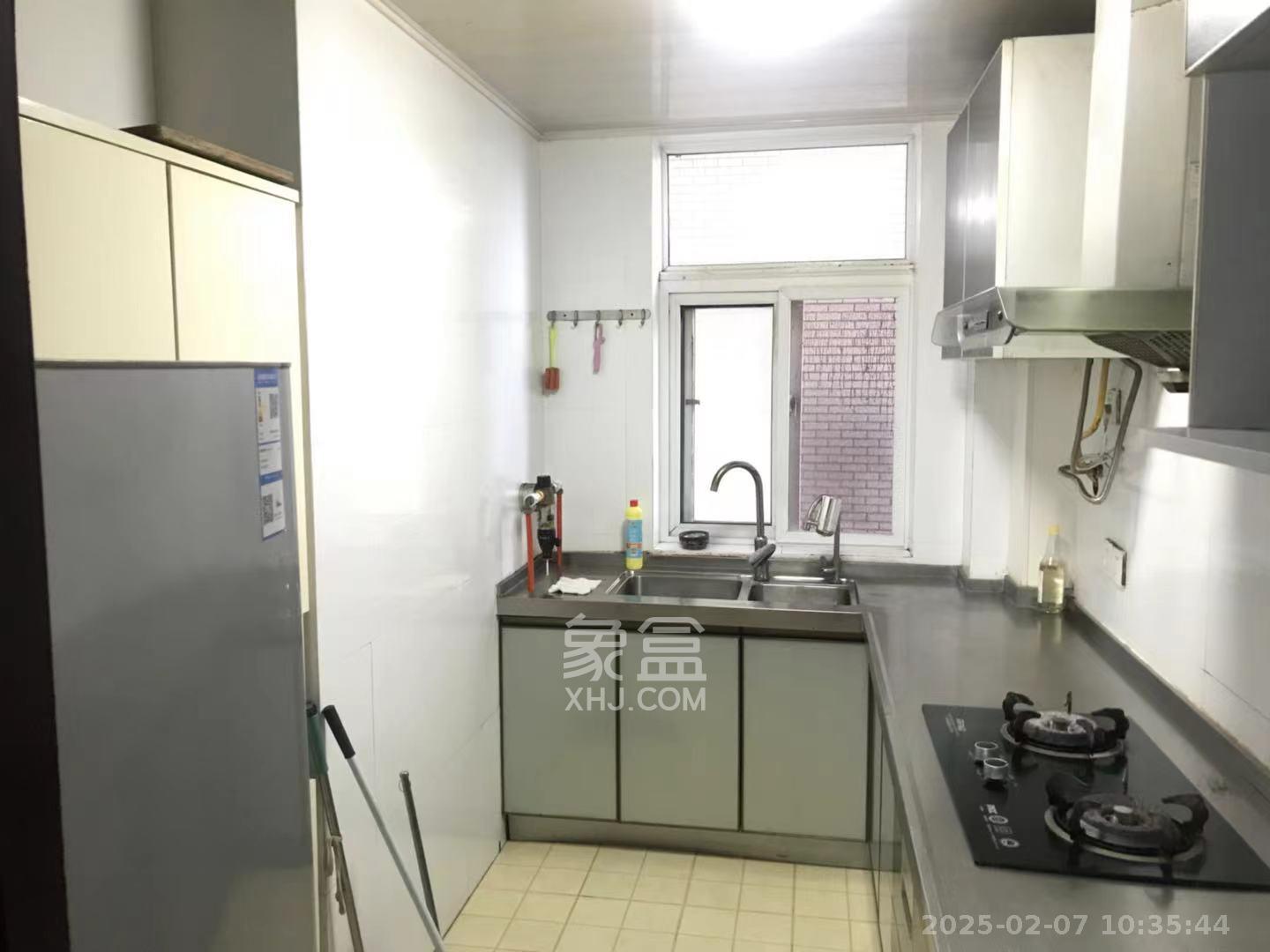 嘉盛华庭(一期、二期、三期) 3室2厅1卫 2000.0元/月 嘉盛华庭(一期、二期、三期) 3室2厅1卫 2000.0元/月室内图