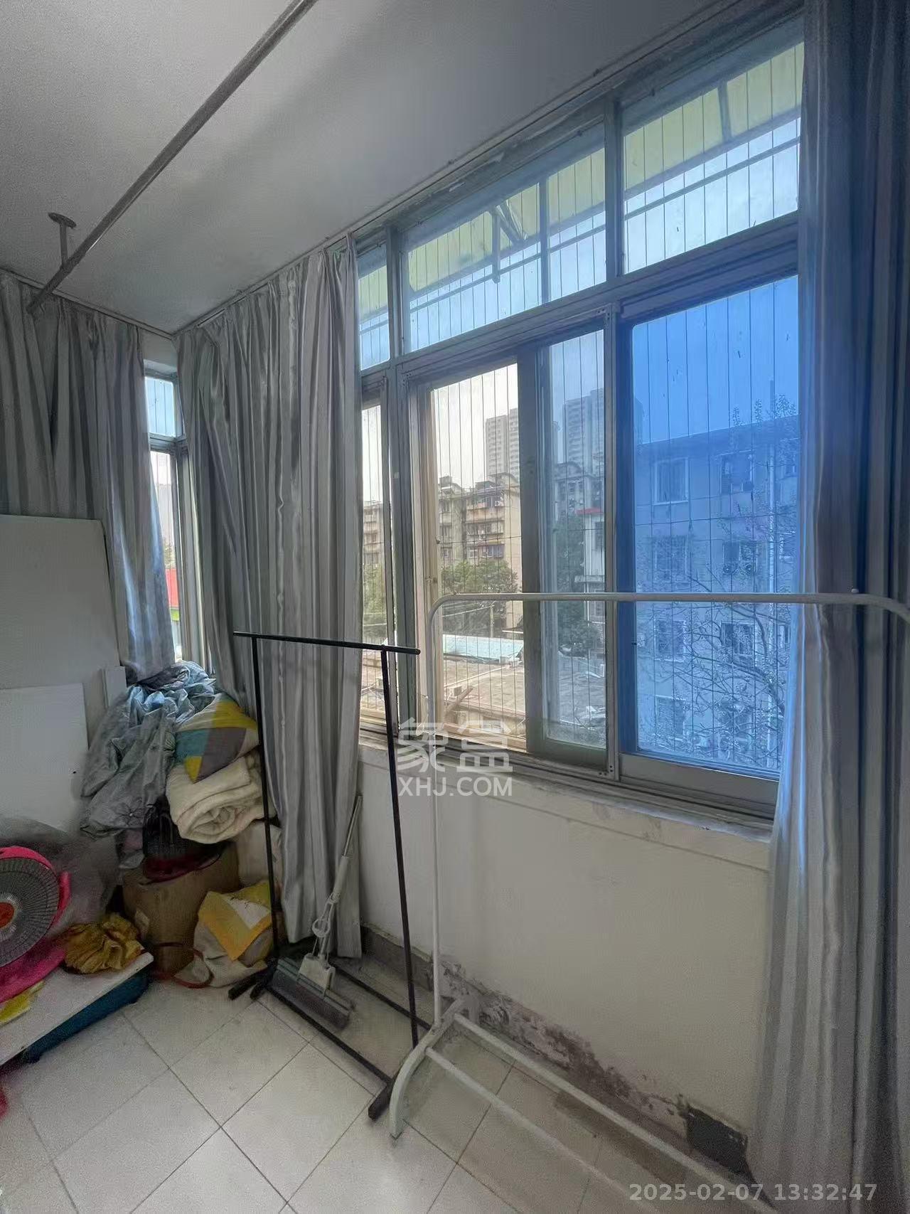 向韶村 2室1厅1卫 1800.0元/月 向韶村 2室1厅1卫 1800.0元/月室内图