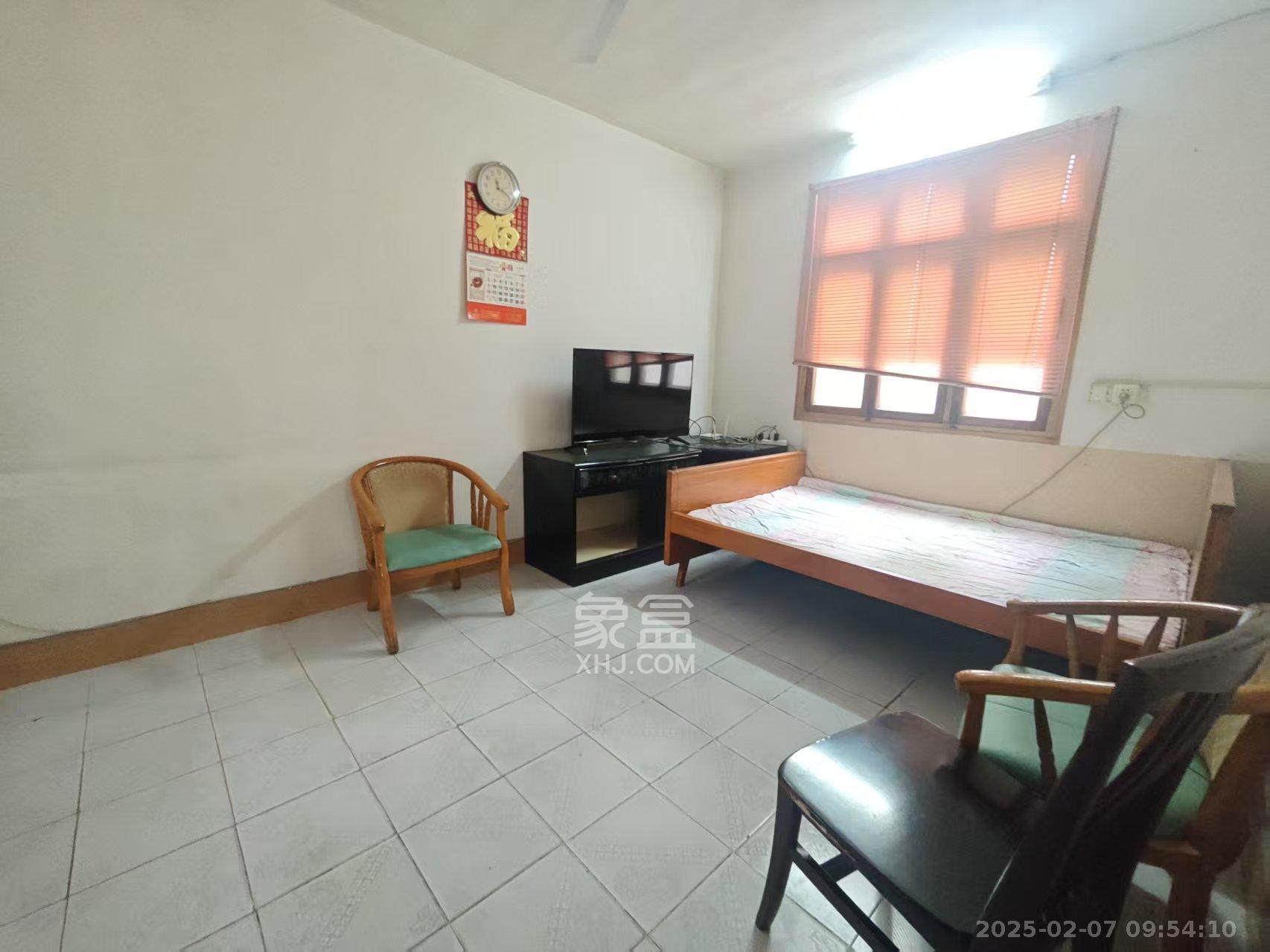 向东南社区 3室1厅1卫 1300.0元/月 向东南社区 3室1厅1卫 1300.0元/月室内图