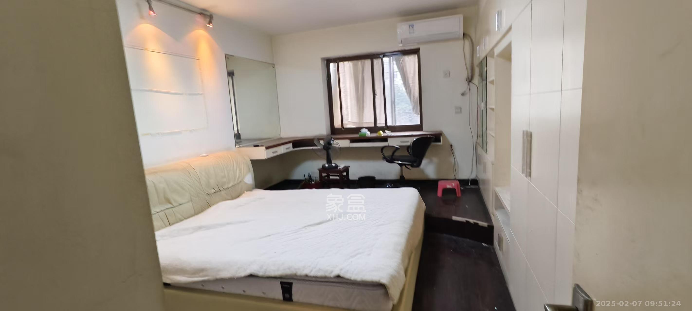 金泰小区  3室2厅2卫   2400.00元/月室内图