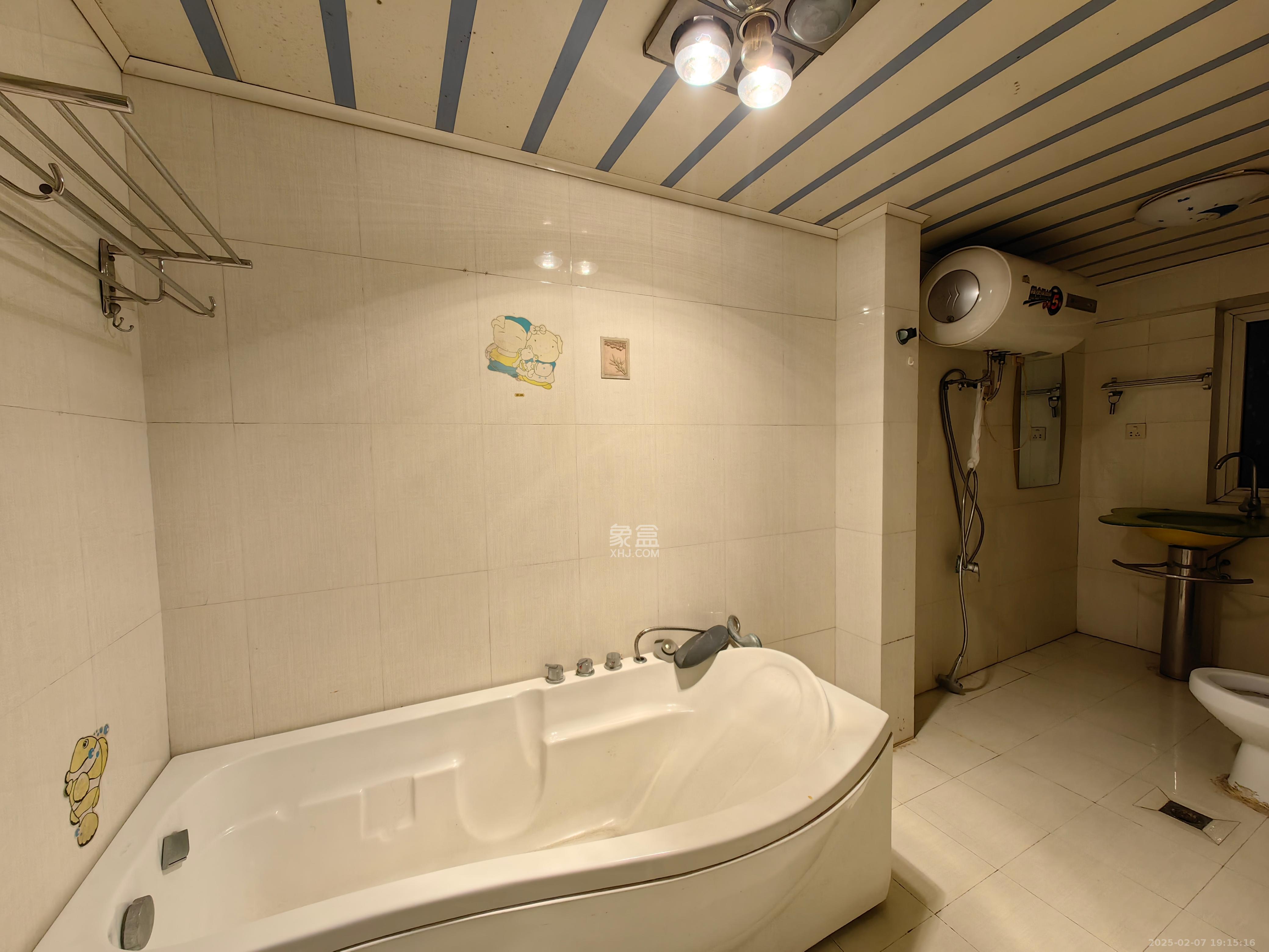 在水一方  3室3厅1卫   2500.00元/月室内图