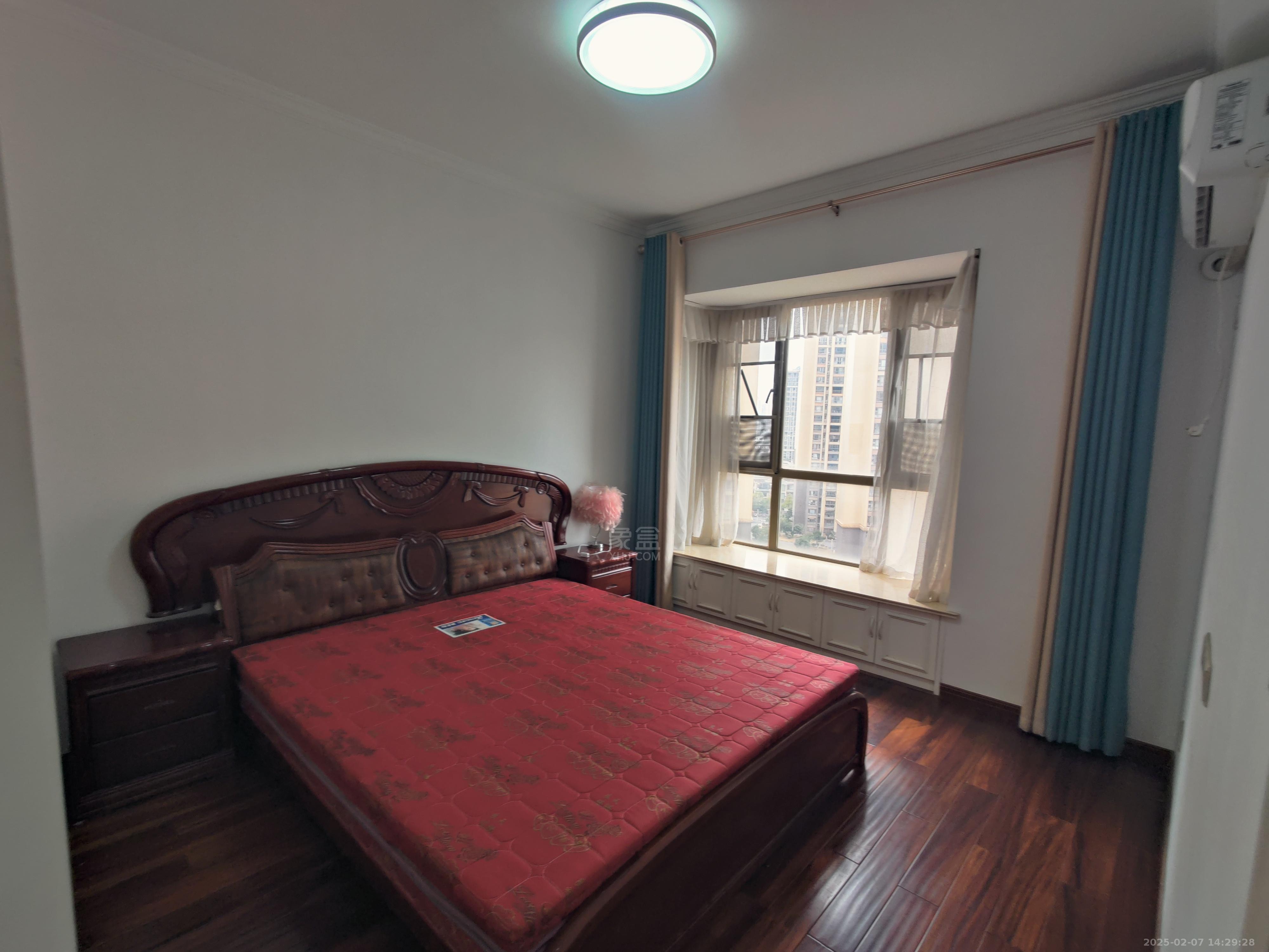 奥园广场 3室2厅2卫 2300.0元/月 奥园广场 3室2厅2卫 2300.0元/月室内图