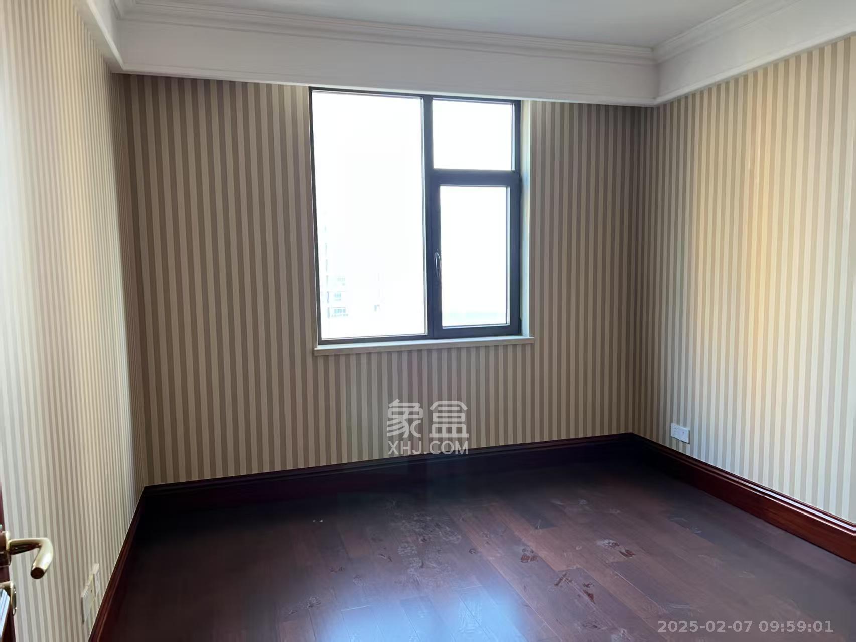 运达中央广场一、二期 4室2厅3卫 15000.0元/月 运达中央广场一、二期 4室2厅3卫 15000.0元/月室内图