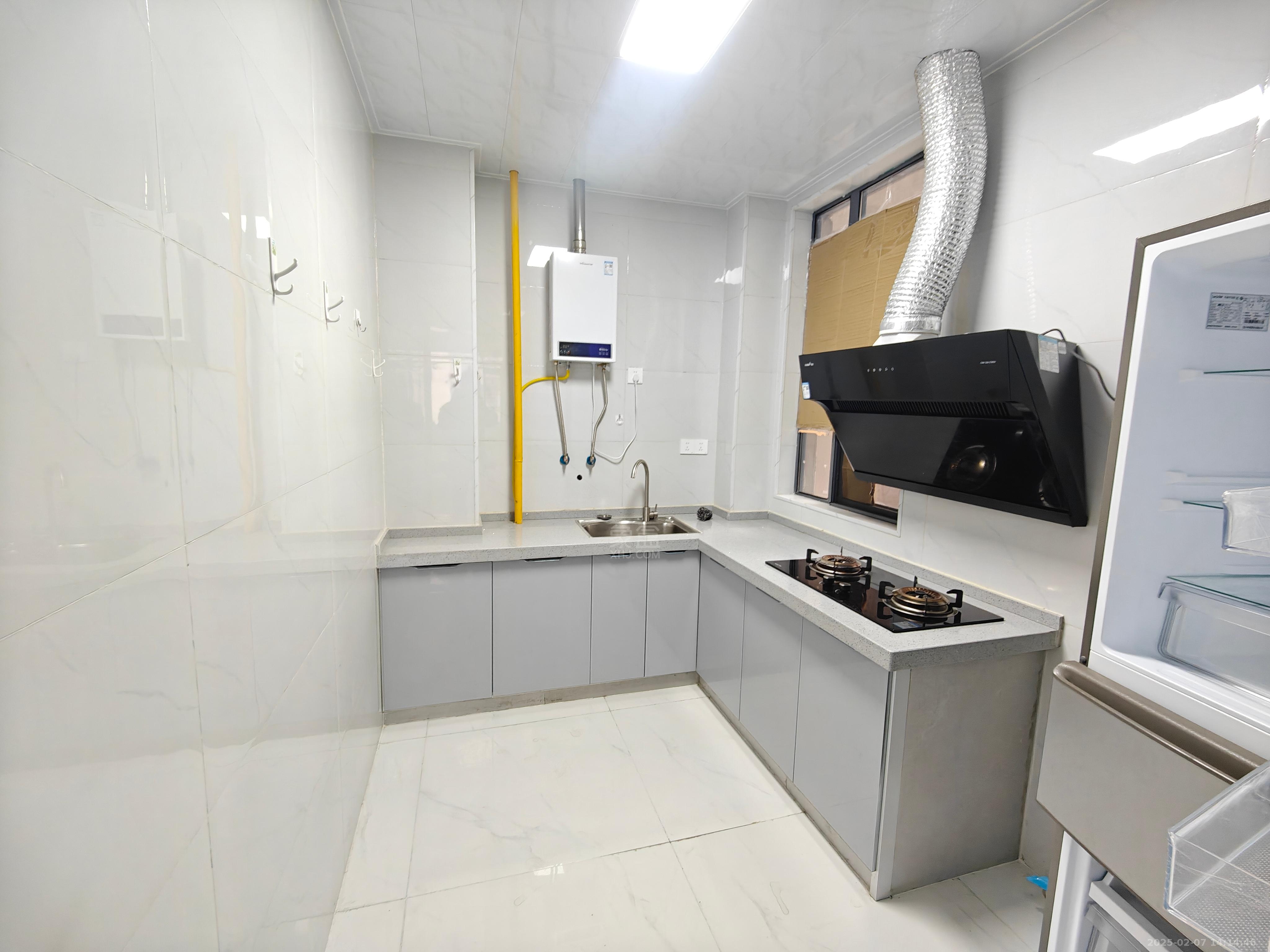 流金岁月-华晨国际 3室2厅2卫 2300.0元/月 流金岁月-华晨国际 3室2厅2卫 2300.0元/月室内图