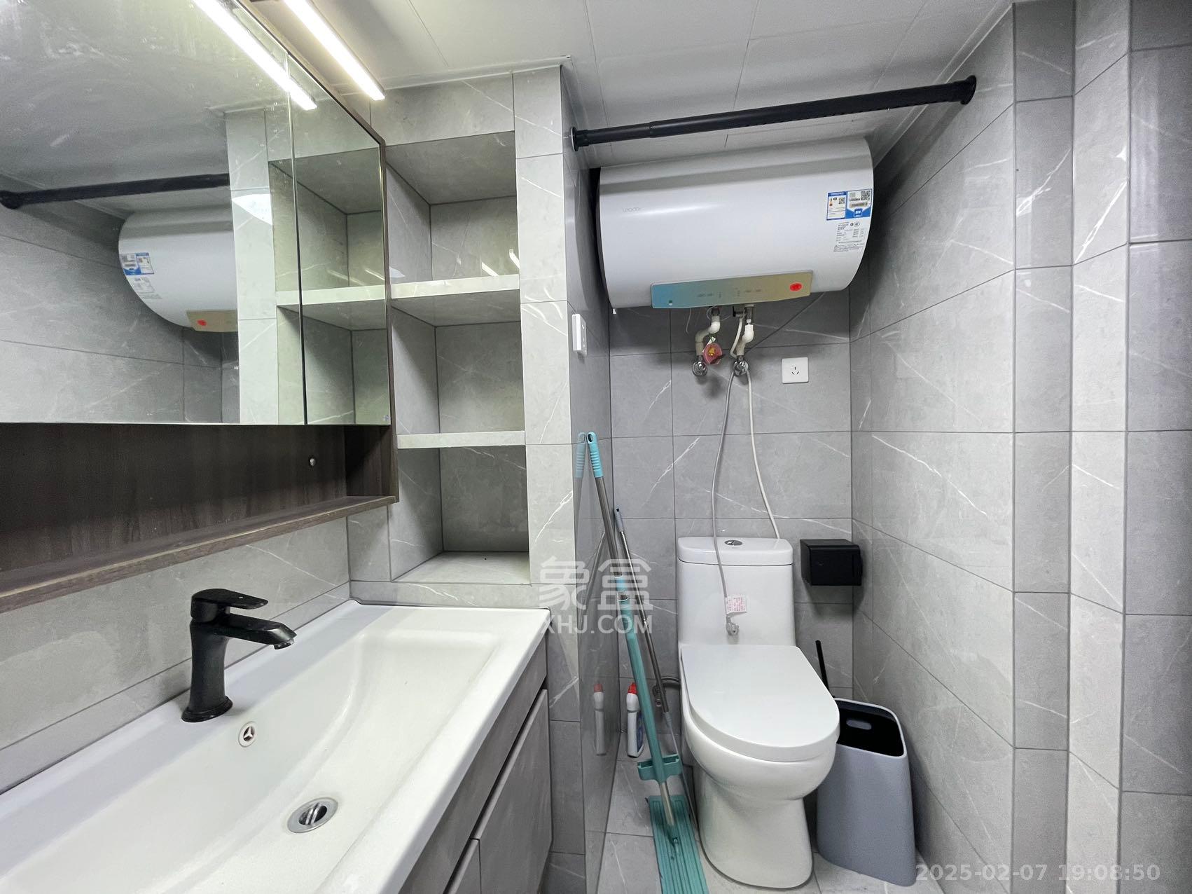 藏珑湖上公馆 1室1厅1卫 2400.0元/月 藏珑湖上公馆 1室1厅1卫 2400.0元/月室内图