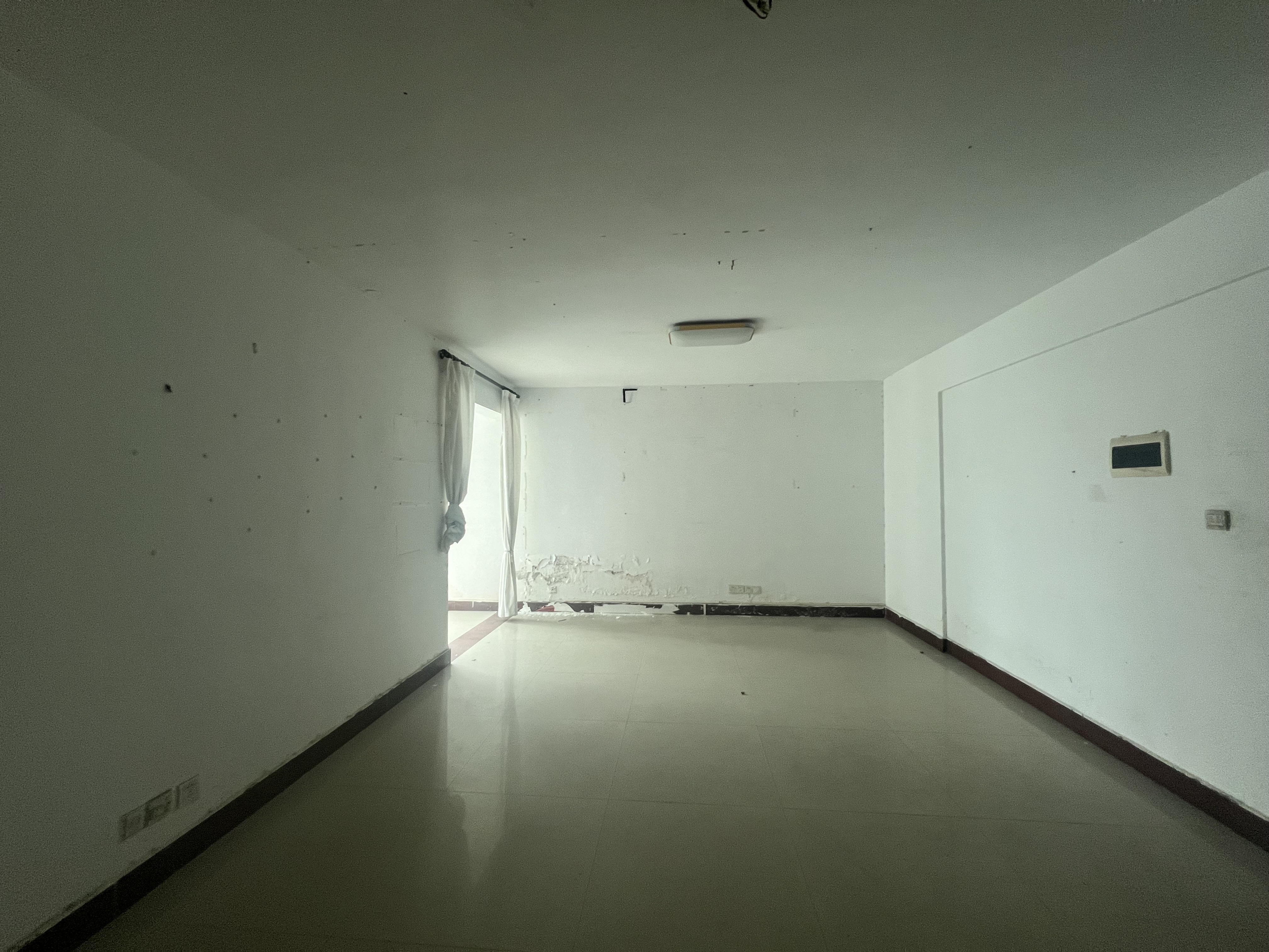 富豪大厦(富豪花园) 3室2厅1卫 125.0万 富豪大厦(富豪花园) 3室2厅1卫 125.0万客厅