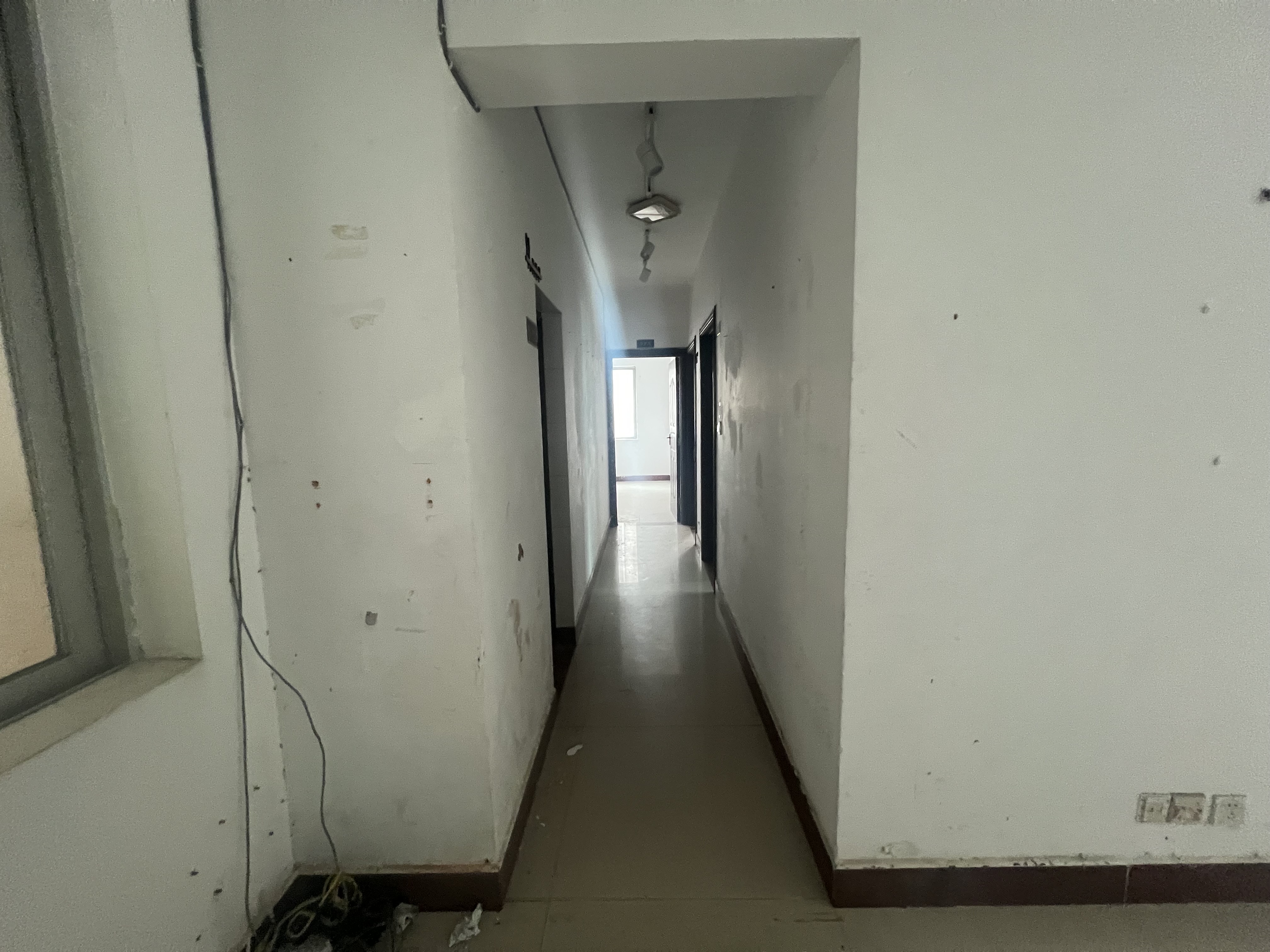 富豪大厦(富豪花园) 3室2厅1卫 125.0万 富豪大厦(富豪花园) 3室2厅1卫 125.0万客厅