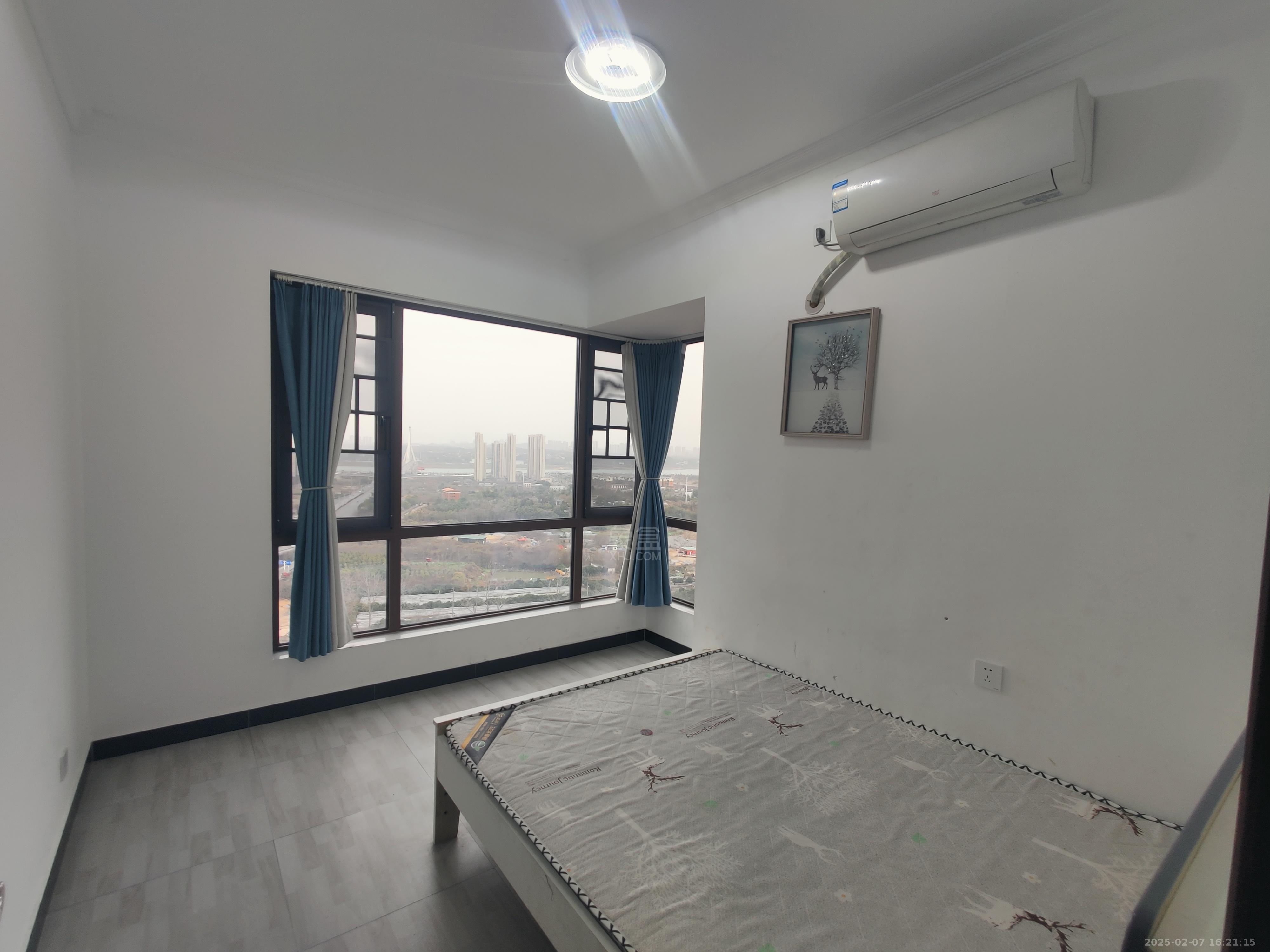 金轮津桥华府 3室2厅1卫 2200.0元/月 金轮津桥华府 3室2厅1卫 2200.0元/月室内图