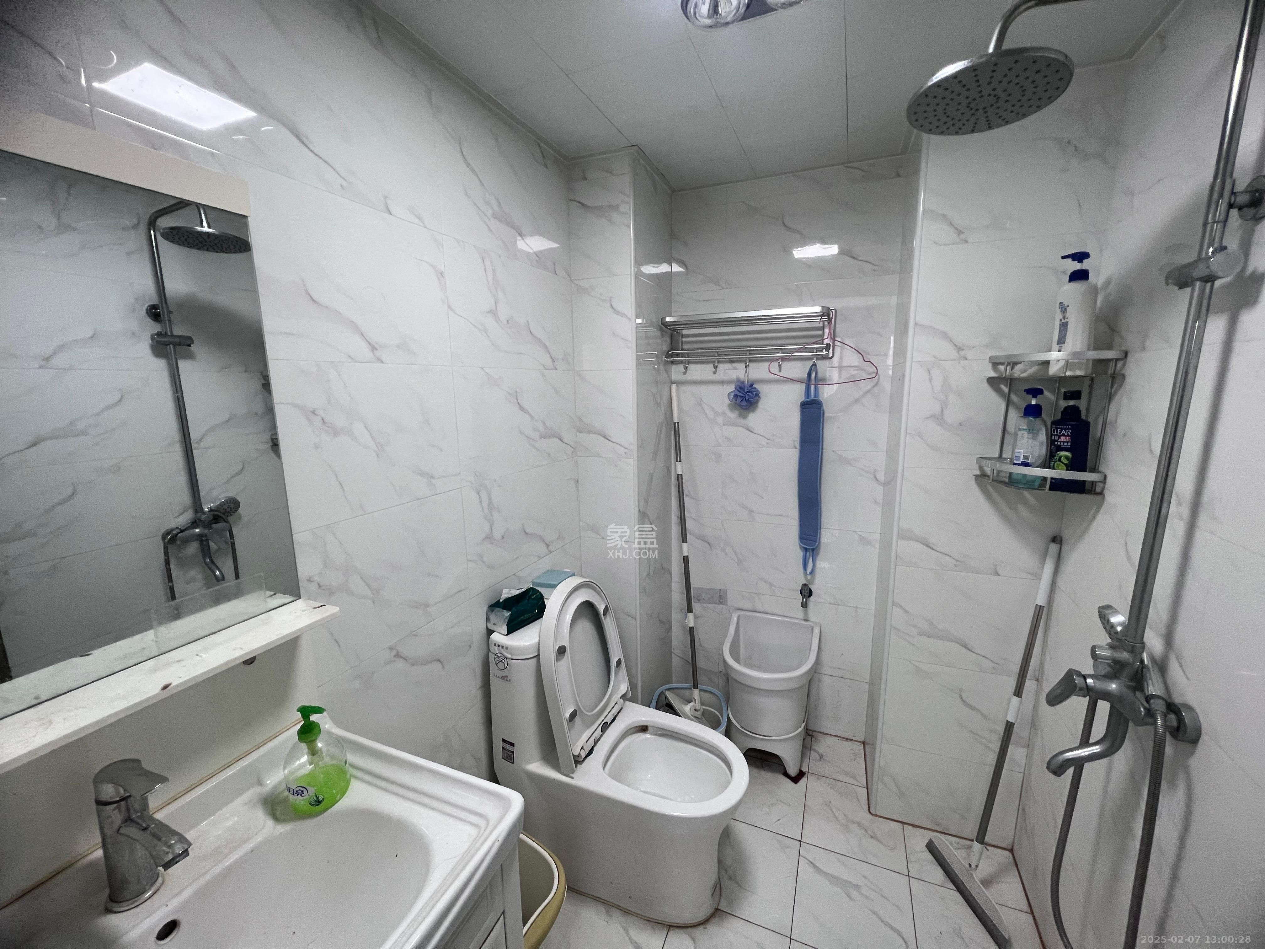 地质家园一、二期(地泰人民公馆) 1室1厅1卫 2200.0元/月 地质家园一、二期(地泰人民公馆) 1室1厅1卫 2200.0元/月室内图