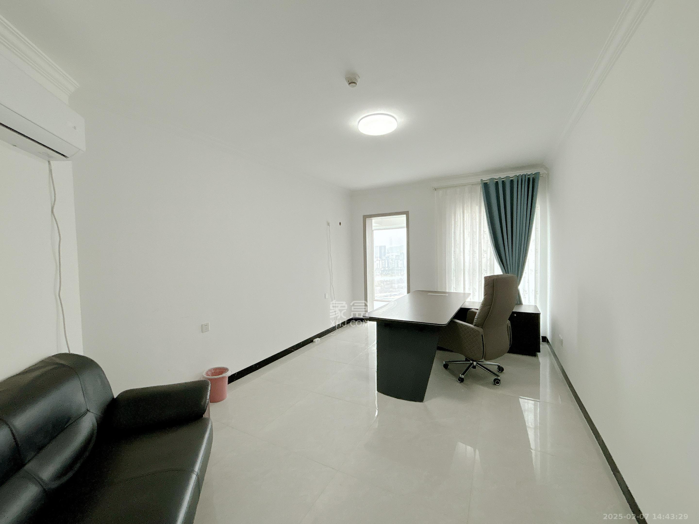 潮宗御苑 4室2厅2卫 9000.0元/月 潮宗御苑 4室2厅2卫 9000.0元/月室内图