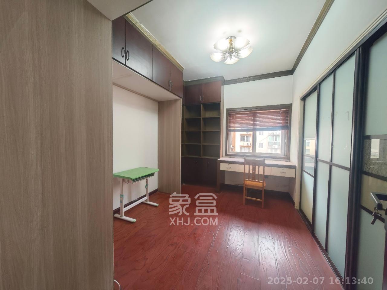 圣爵菲斯  3室2厅2卫   2200.00元/月室内图