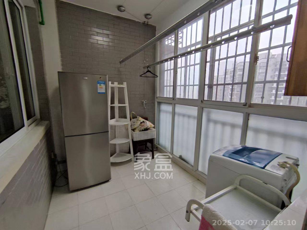 金麓西岸和苑  2室2厅1卫    1900.0元/月 金麓西岸和苑  2室2厅1卫    1900.0元/月室内图