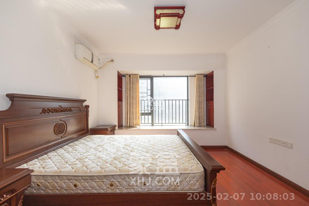 华润凤凰城二期  5室2厅2卫    3200.0元/月 华润凤凰城二期  5室2厅2卫    3200.0元/月室内图