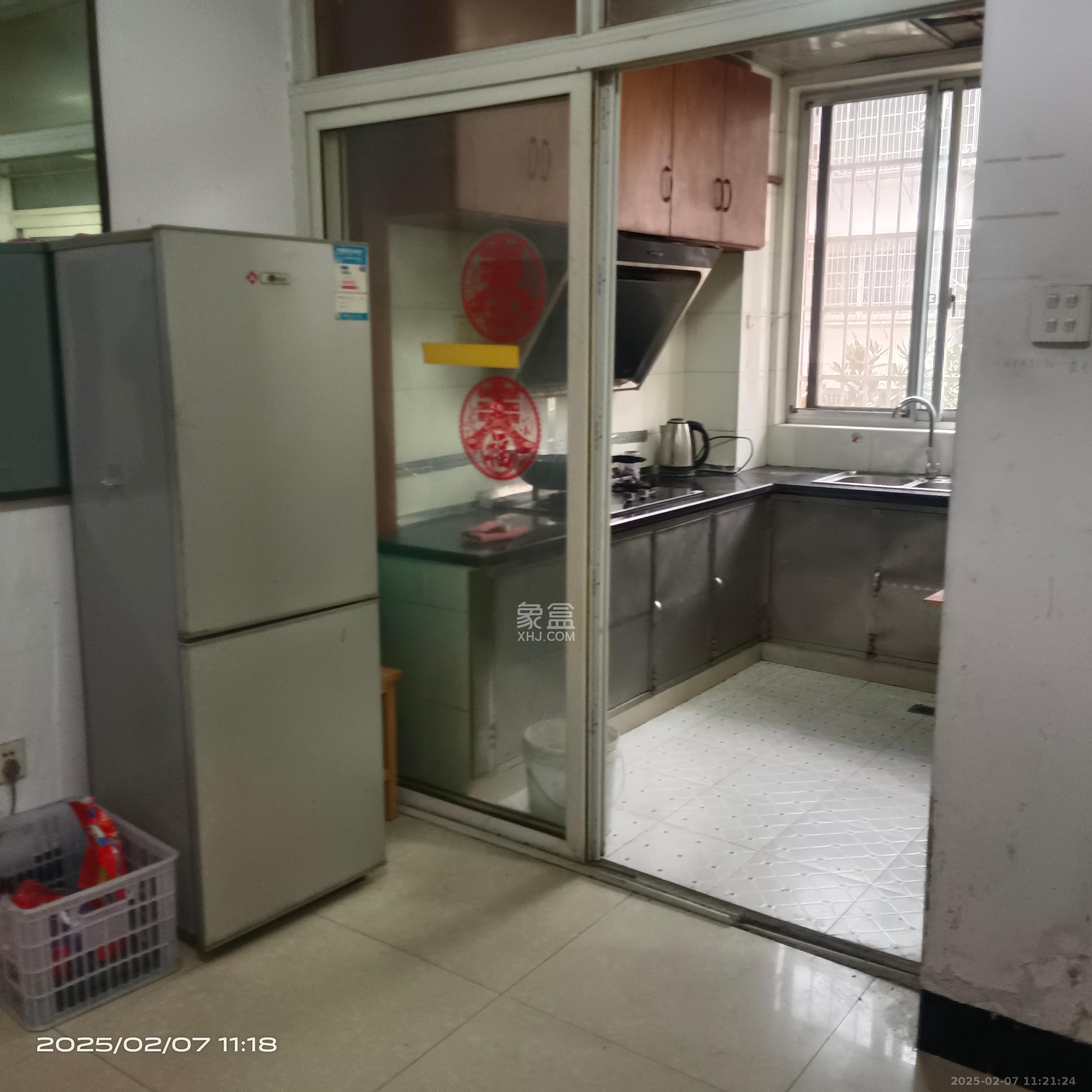 泉水塘小区 3室2厅1卫 2000.0元/月 泉水塘小区 3室2厅1卫 2000.0元/月室内图