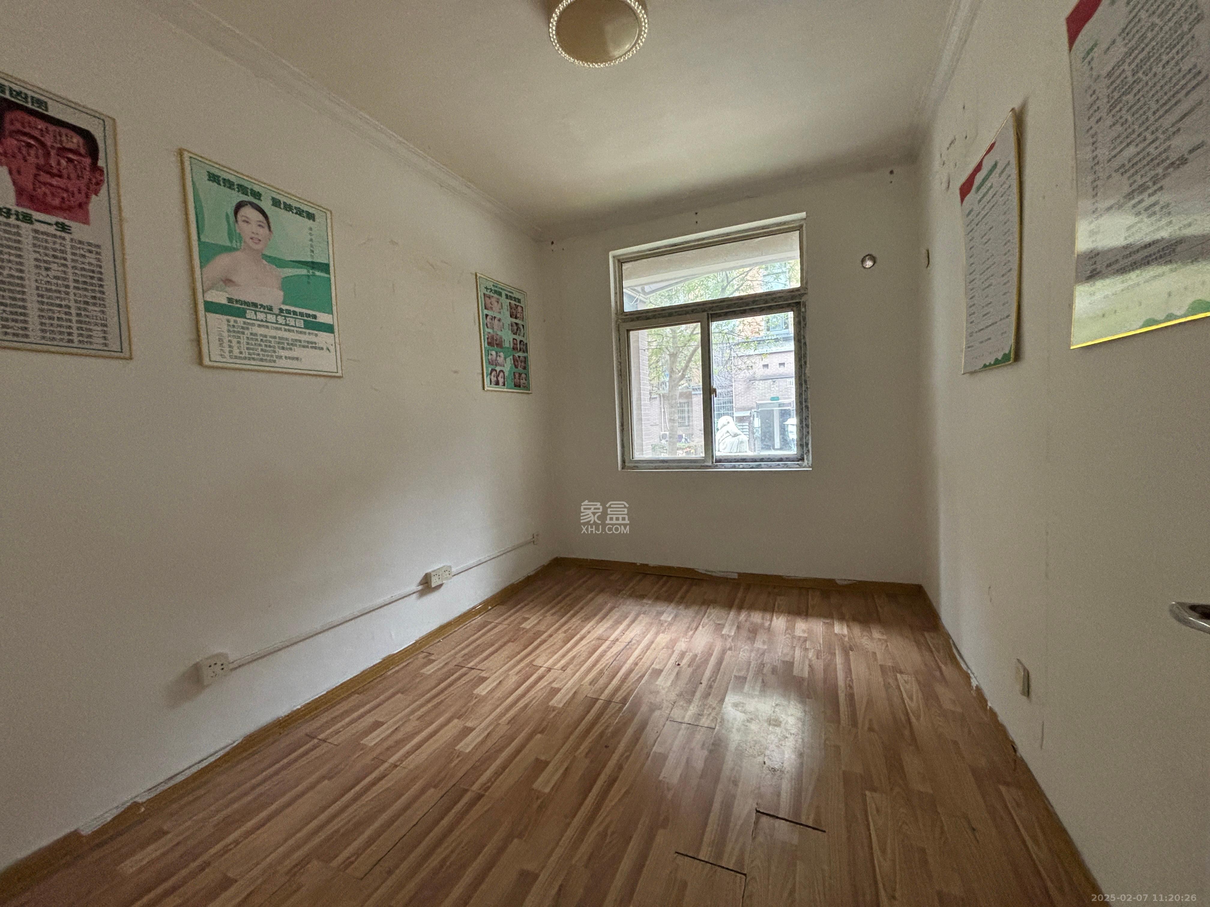 山水湾  3室2厅1卫    1600.0元/月室内图